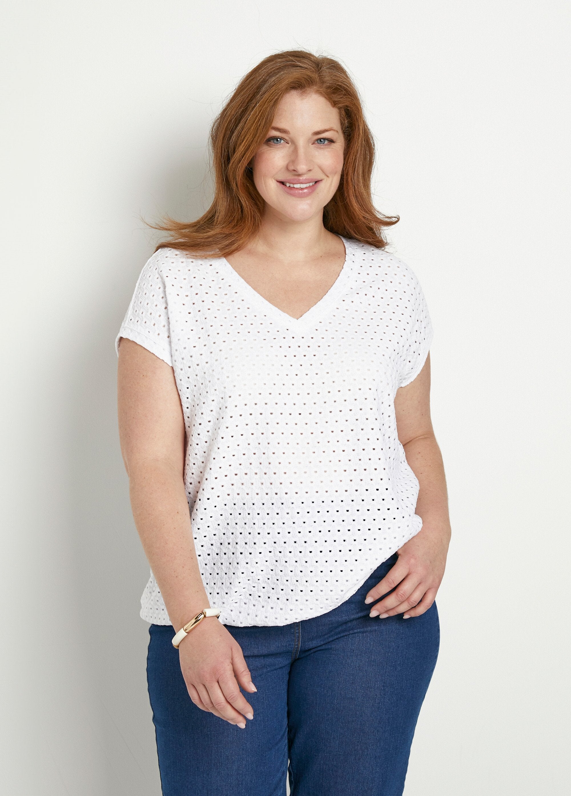 Losjes_vallend_kort_effen_T-shirt_met_V-hals_Blanc_FA1_curvy