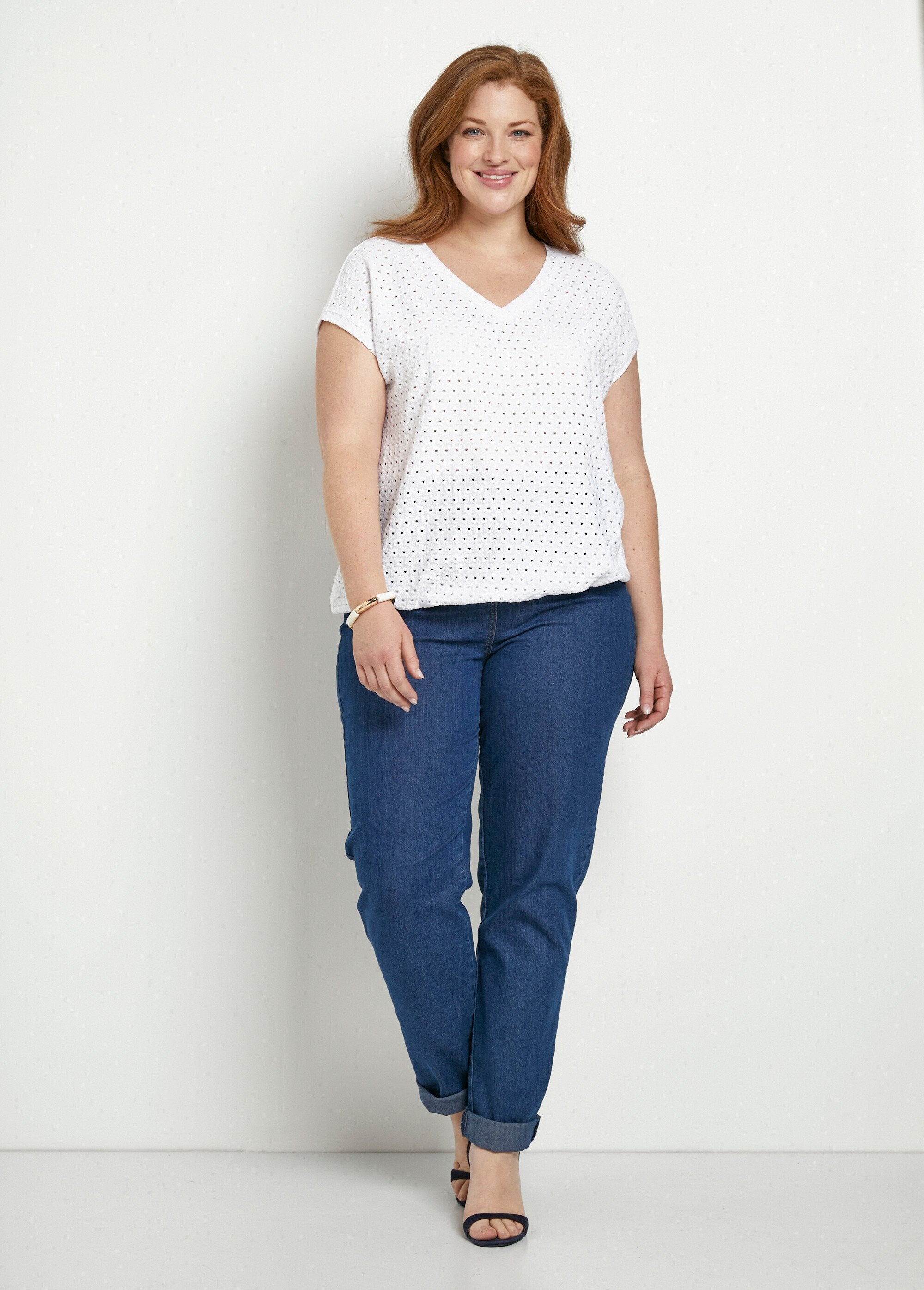 Losjes_vallend_kort_effen_T-shirt_met_V-hals_Blanc_SF1_curvy