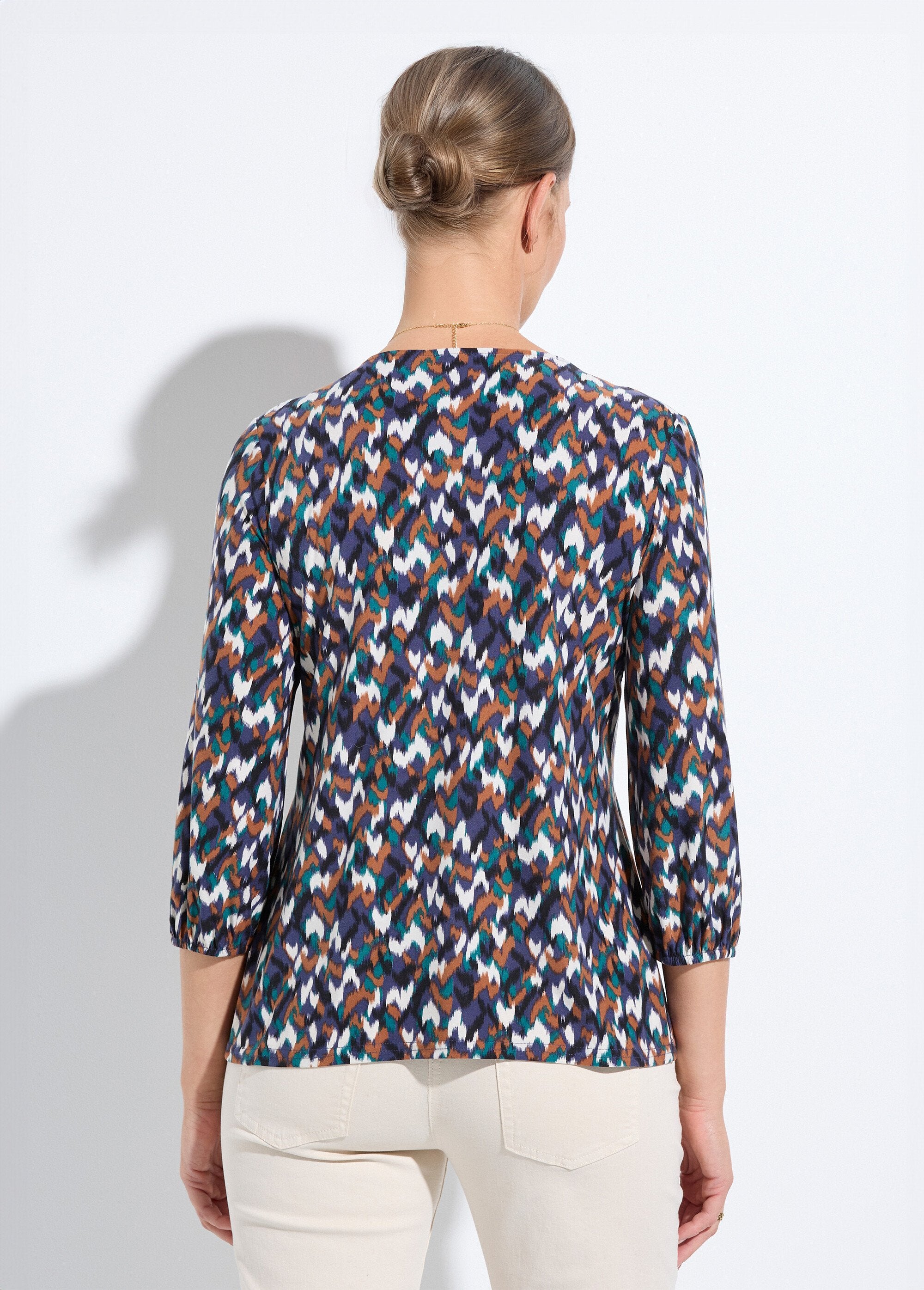 Losjes_vallend_T-shirt_met_V-hals,_3/4_mouwen_en_grafische_print_Marine_et_vert_DO1_slim