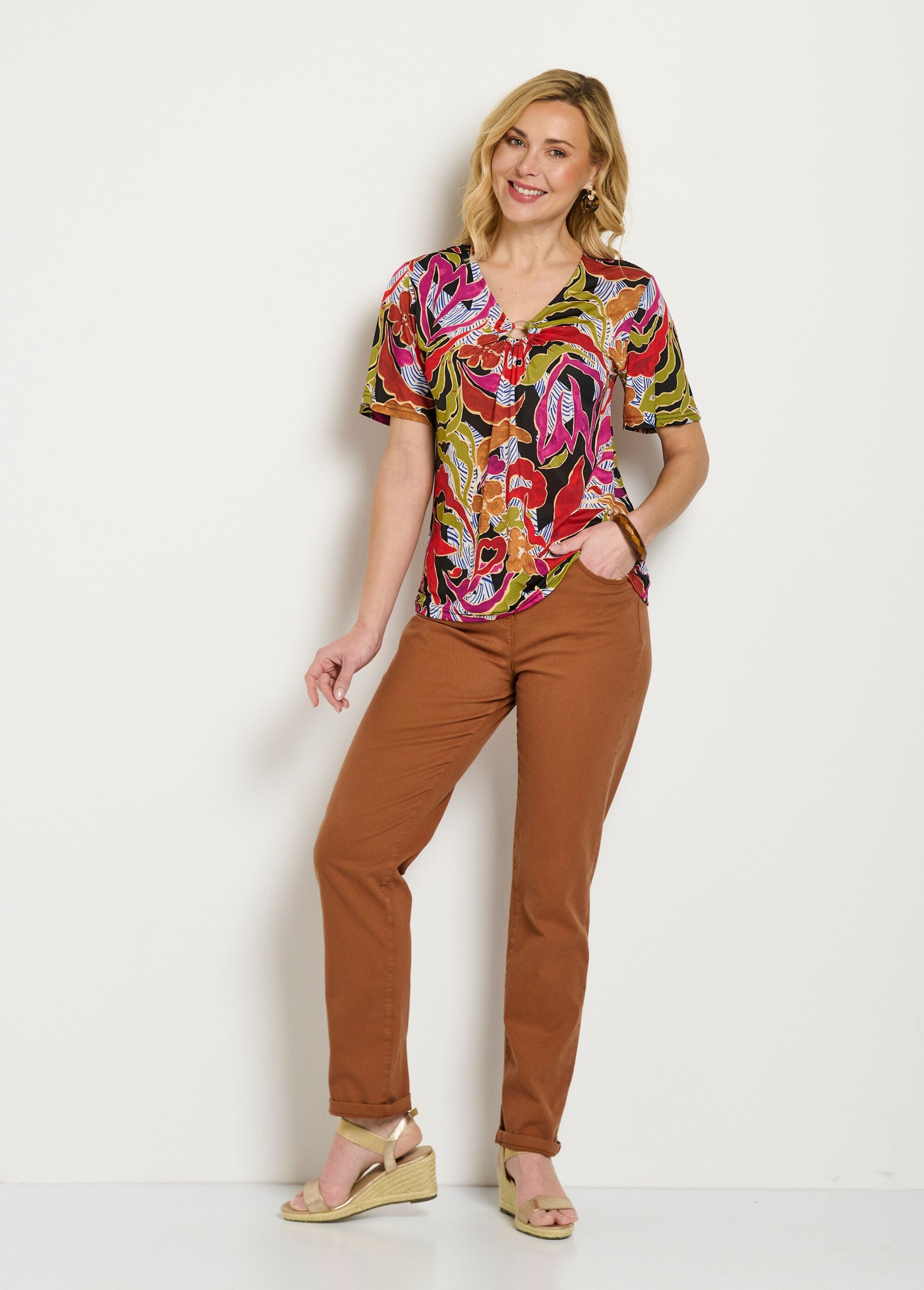 Losjes_v-hals_T-shirt_met_print_Noir_et_parme_SF1_slim