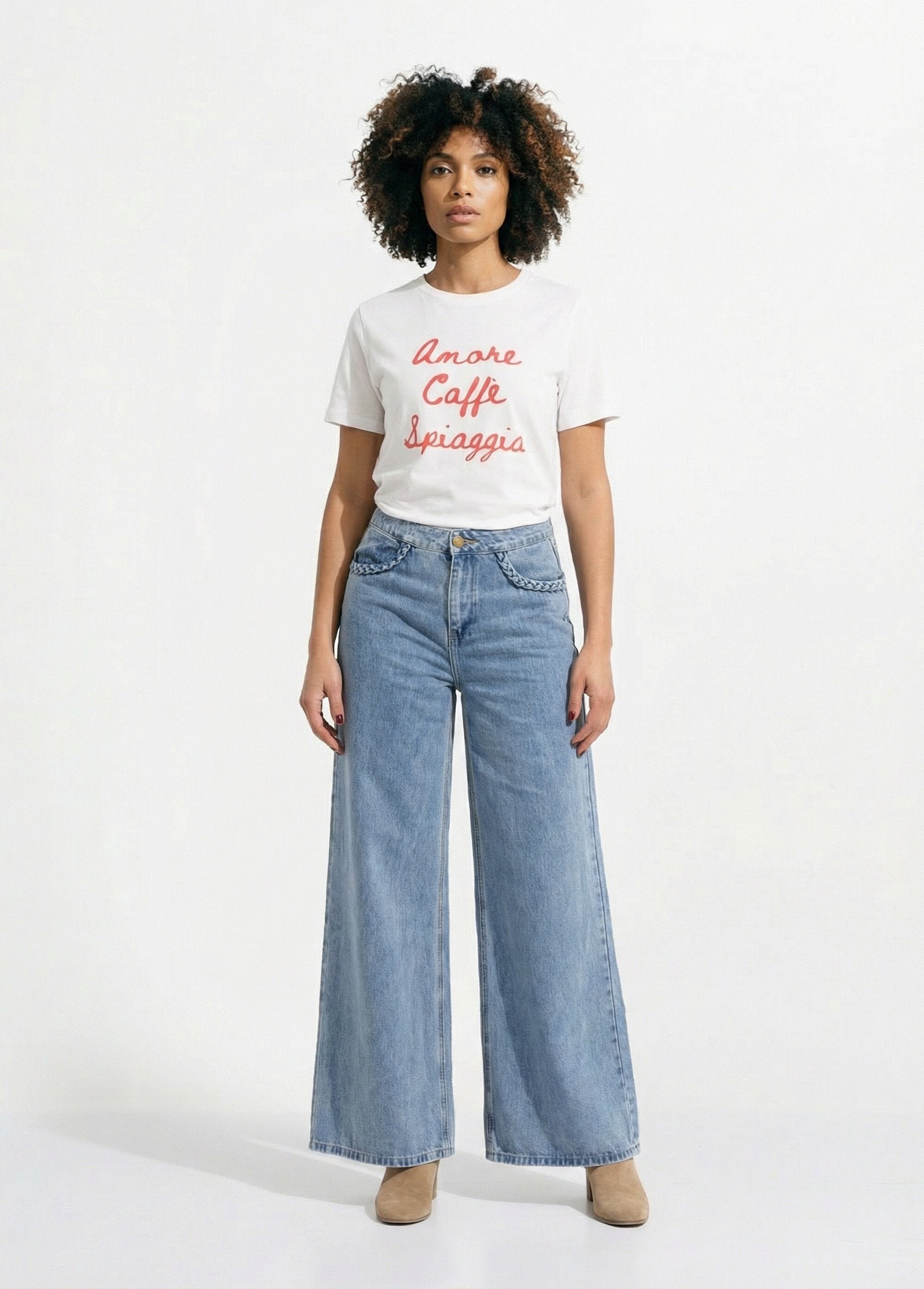 Wit_katoenen_T-shirt_Amore_Caffè_Spiaggia_Blanc_et_rouge_SF1_slim