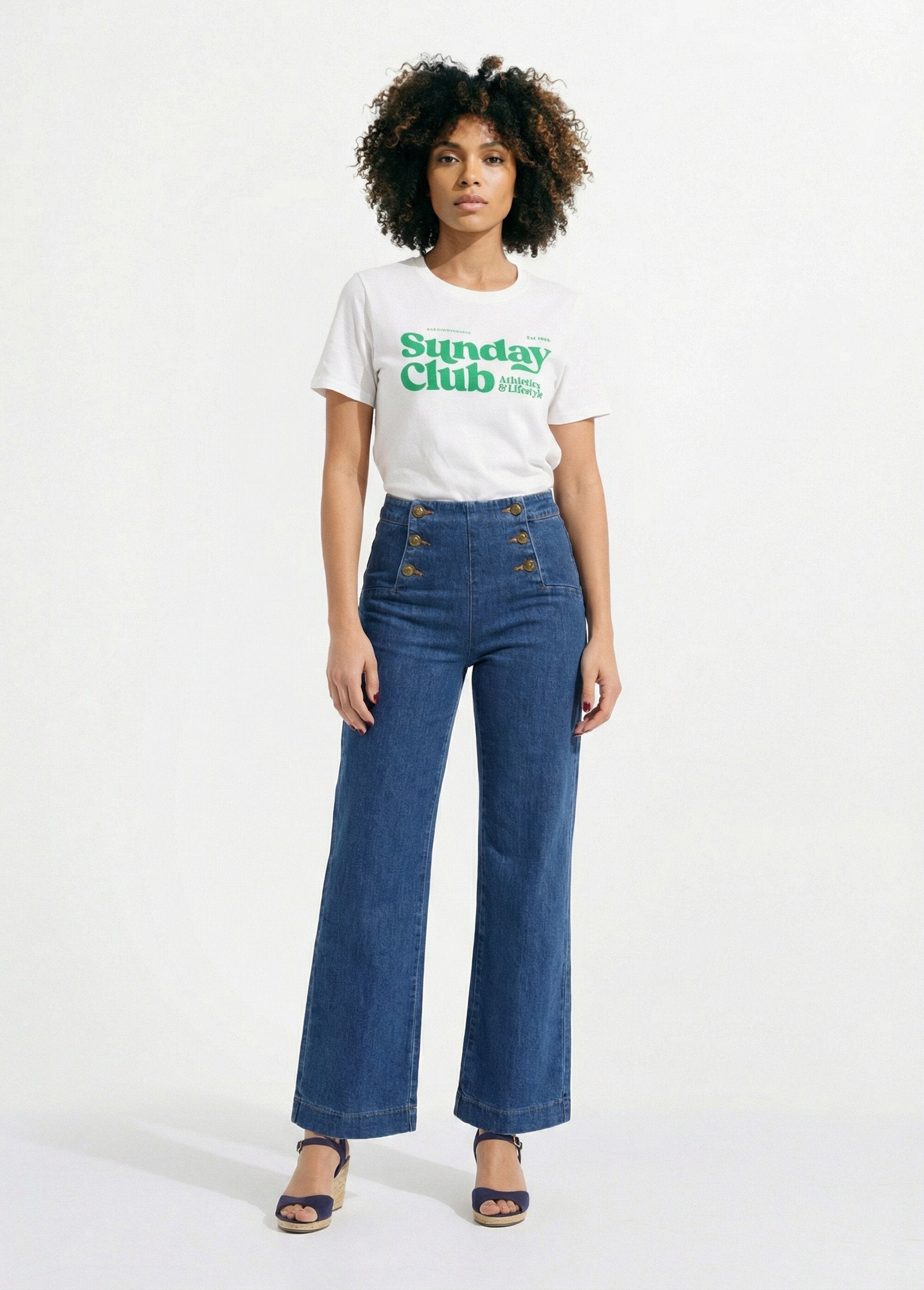 Wit_T-shirt_met_opschrift_Sunday_Club_Blanc_et_vert_SF1_slim