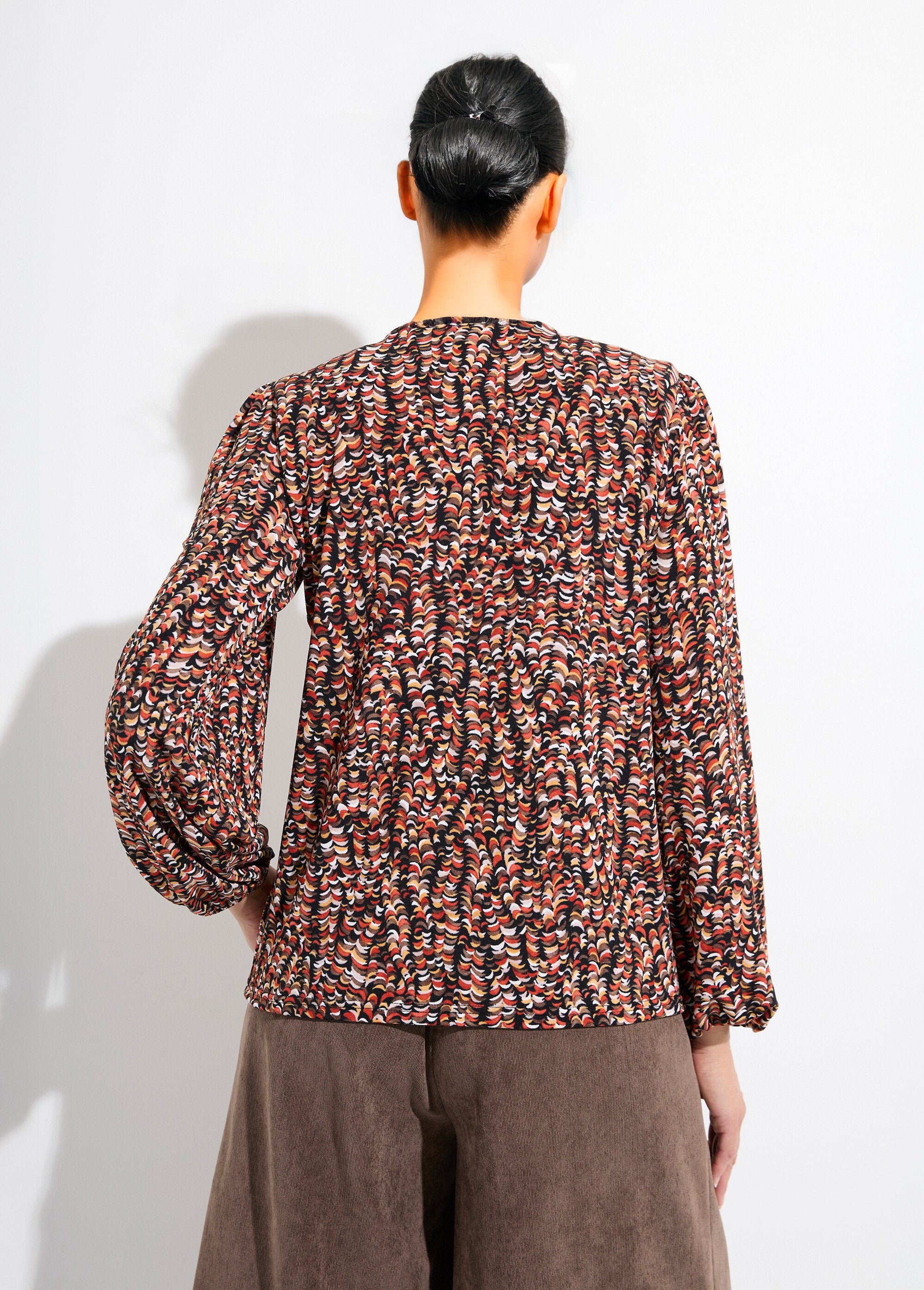 Losjes_vallend_T-shirt_met_grafische_print_Noir_et_miel_DO1_slim