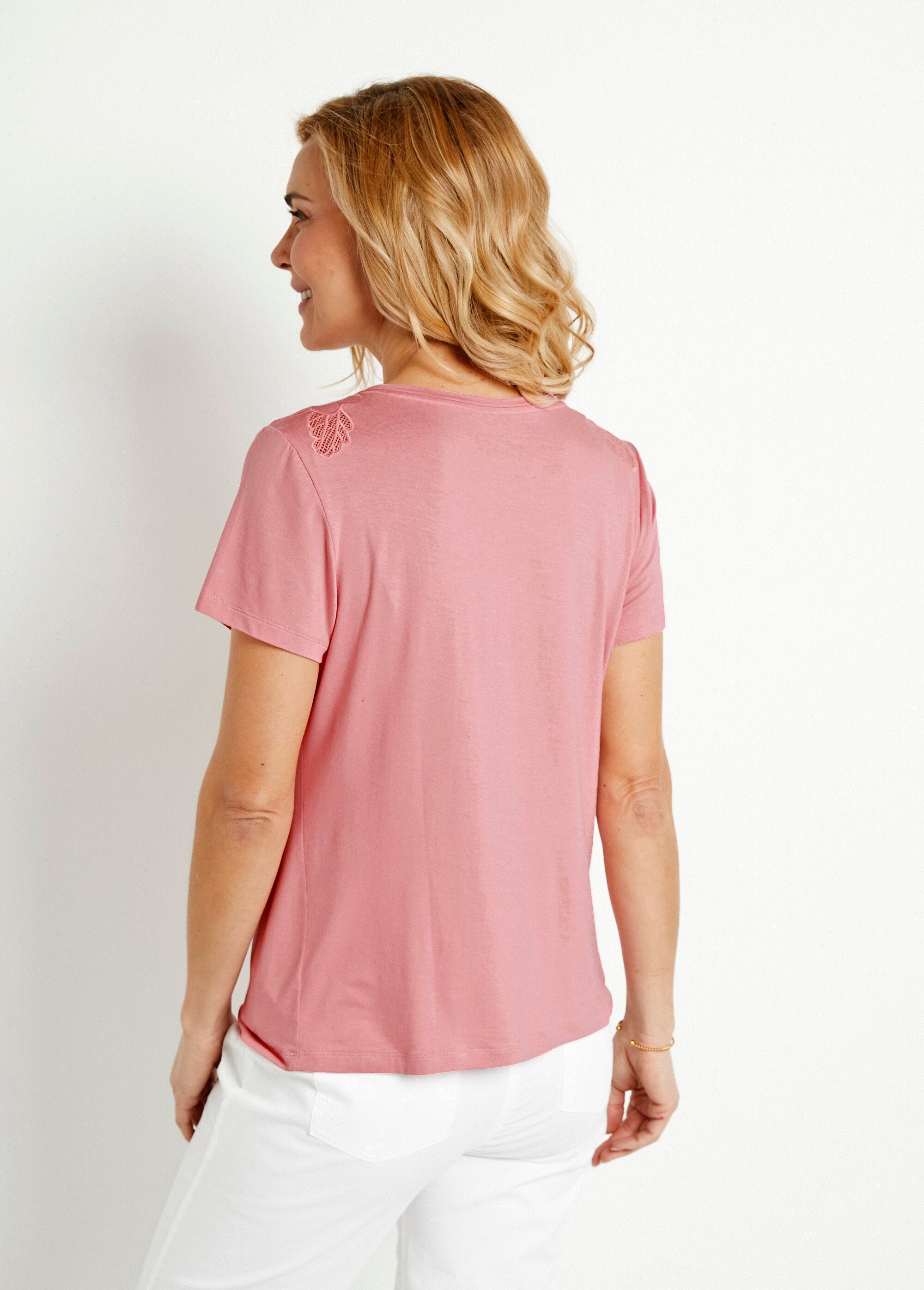 Geborduurd_opengewerkt_katoenen_T-shirt_met_ronde_hals_Rose_DO1_slim