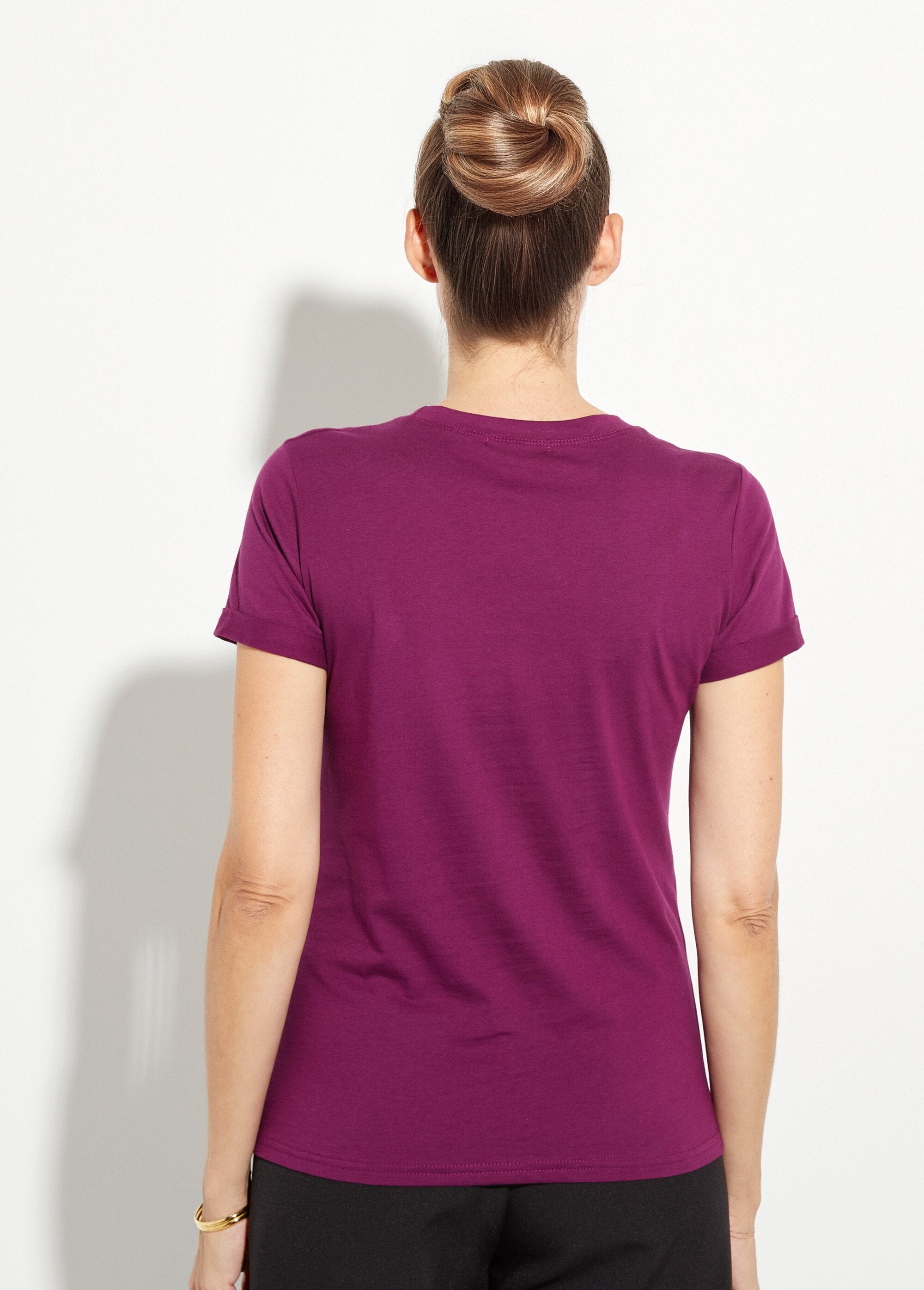 T-shirt_met_ronde_hals_en_hartjesborduursel_op_de_borst_Violet_DO1_slim