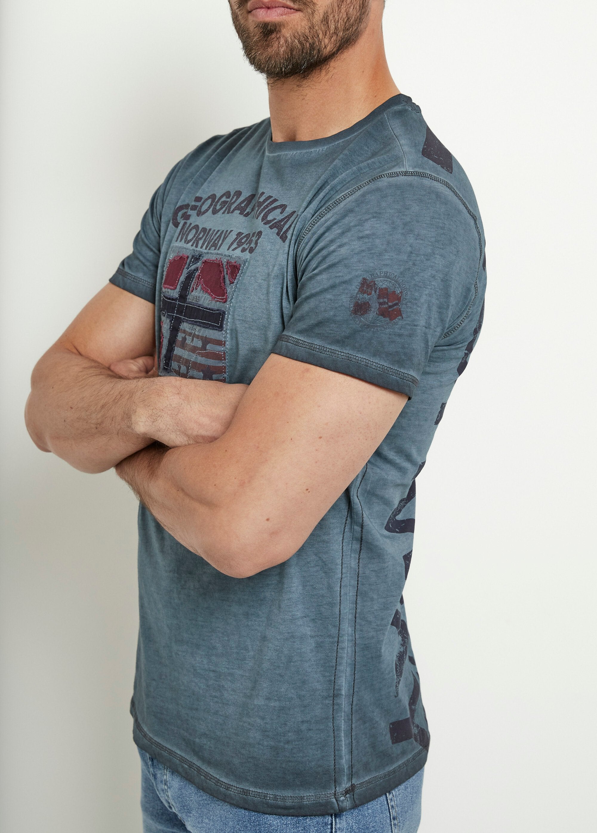 Geborduurd_vlag_t-shirt_Marine_DR1_slim