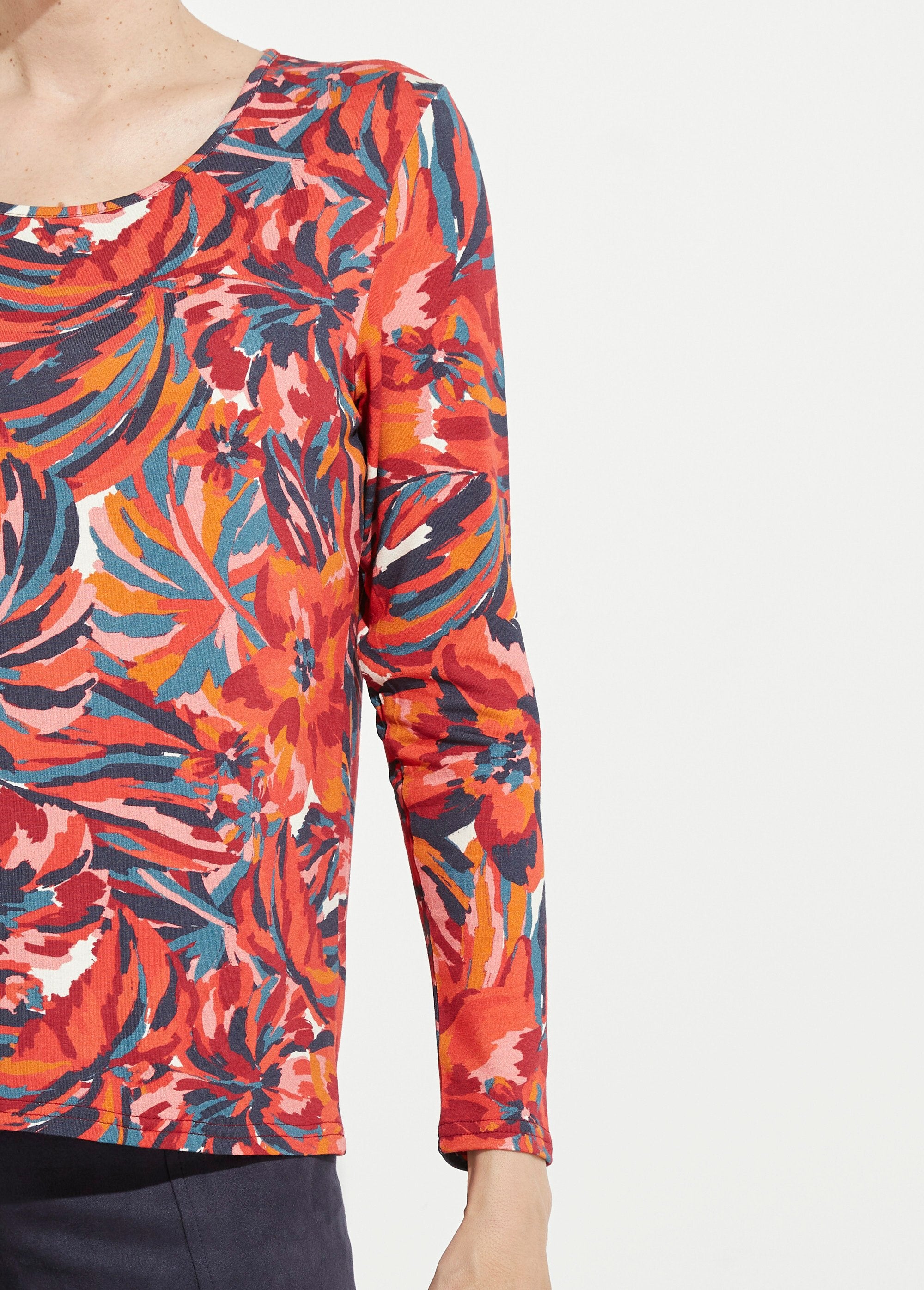 Gebloemd_T-shirt_met_lange_mouwen_en_ronde_hals_Imprime_tomette_DE2_slim