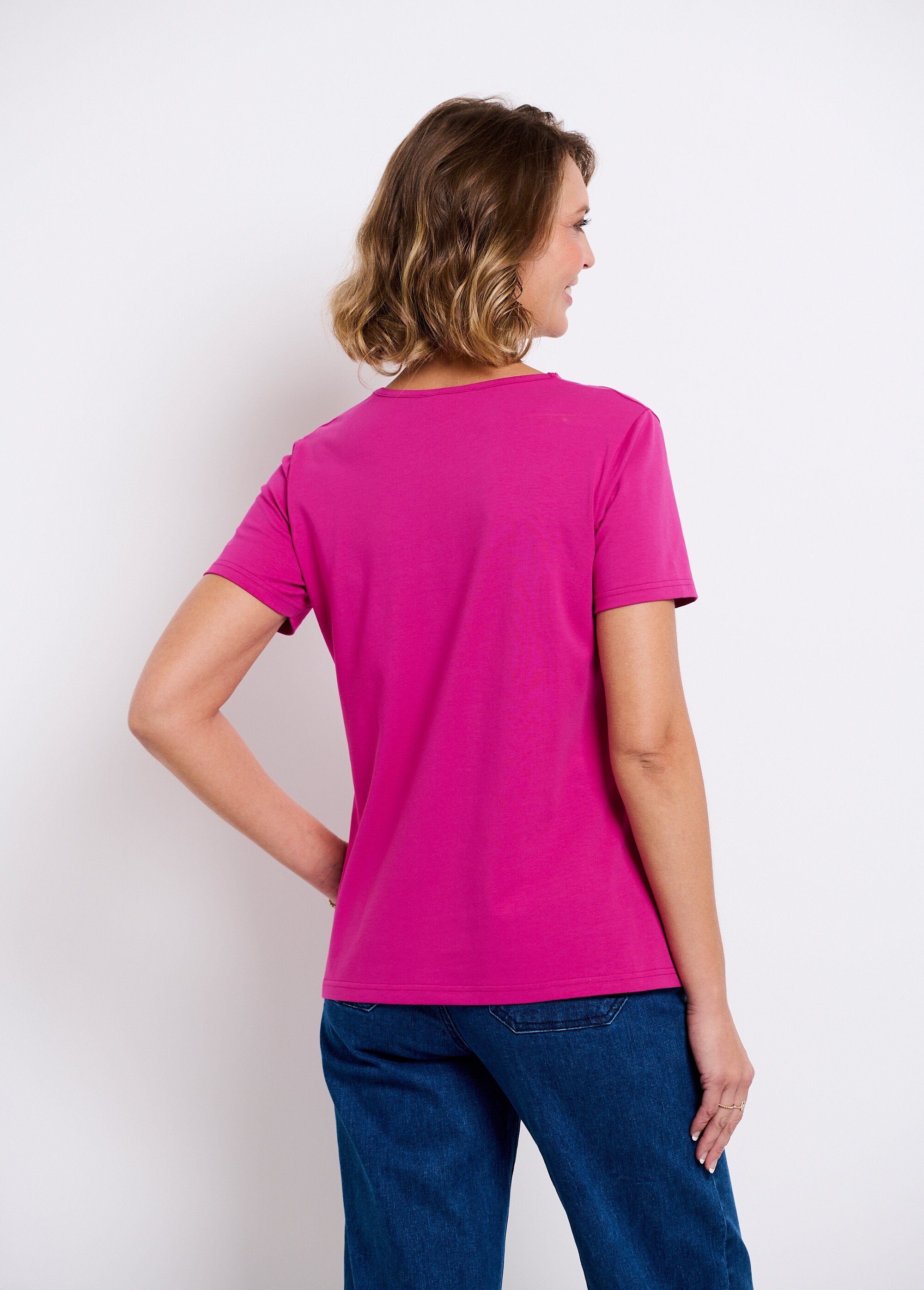 Geborduurd_opengewerkt_V-hals_T-shirt_Fuchsia_DO1_slim