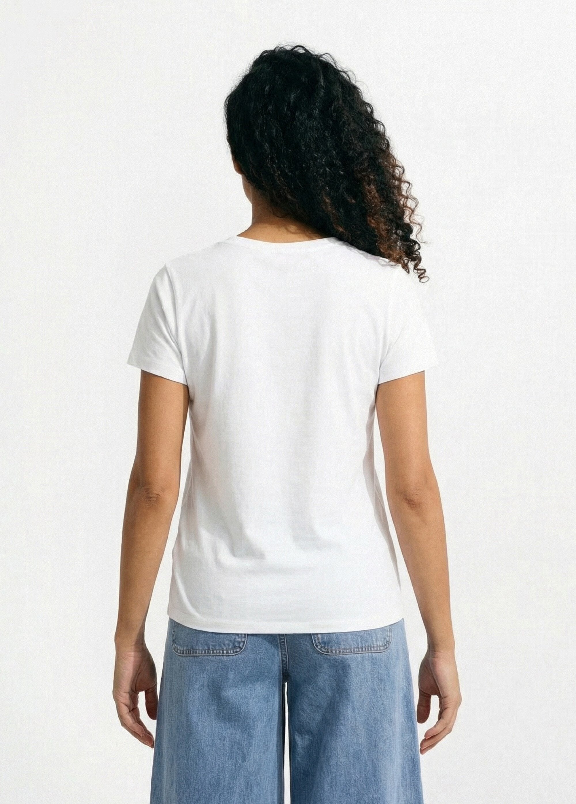 T-shirt_met_V-hals_en_fluorescerend_luipaardborduursel_Blanc_DO1_slim