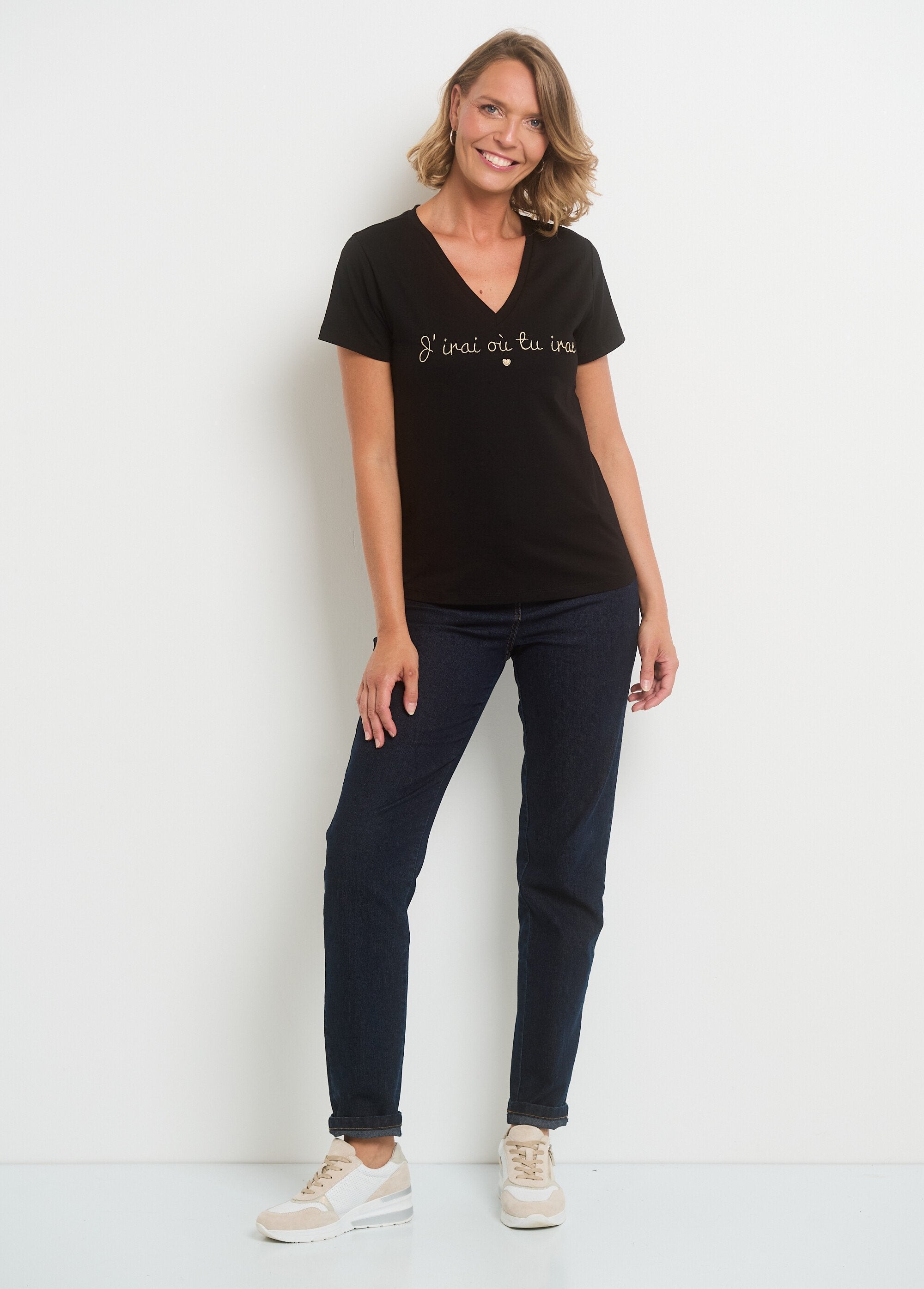 T-shirt_met_korte_mouwen_en_V-hals_met_boodschap_Noir_SF1_slim