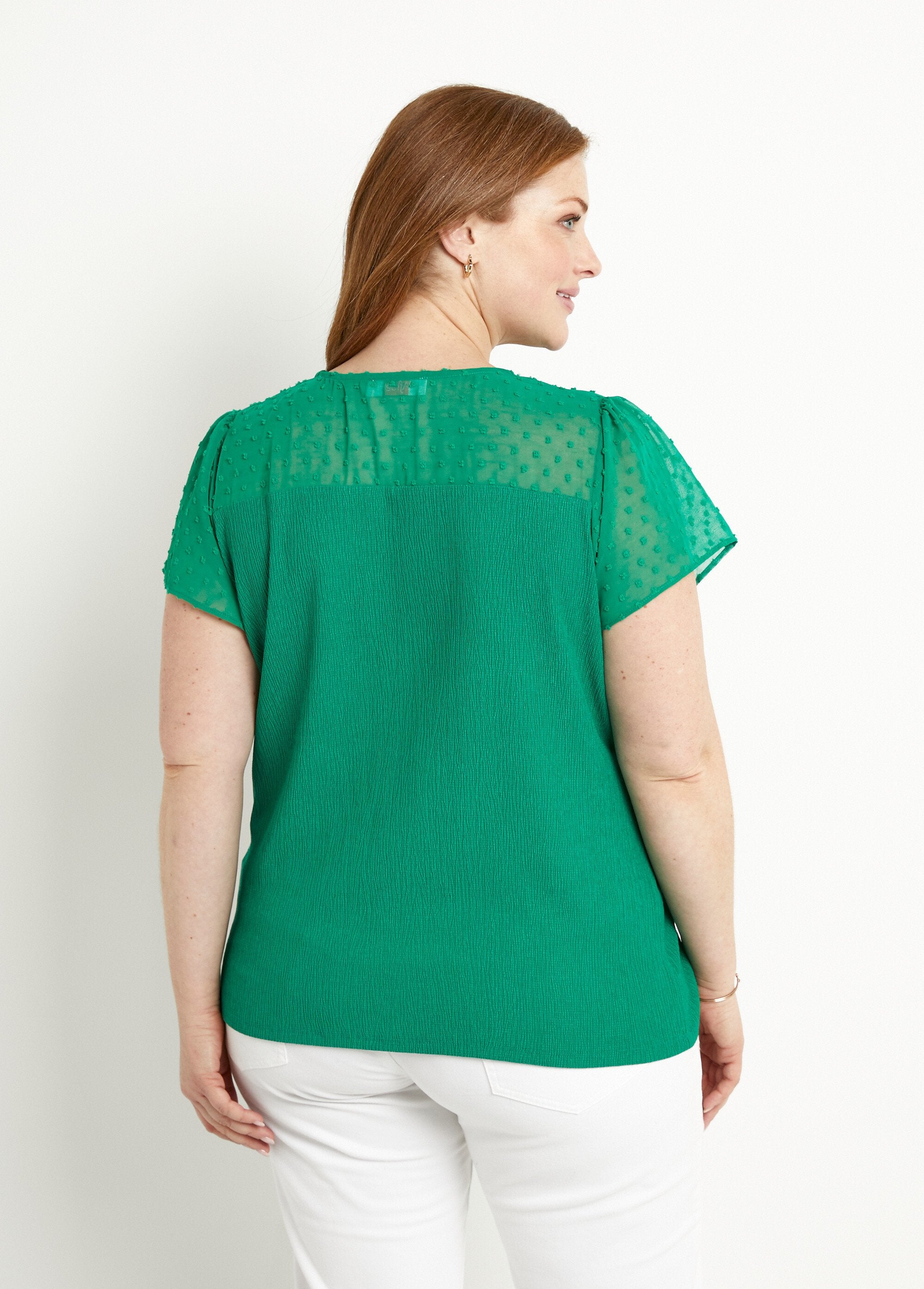 T-shirt_met_korte_mouwen_en_gevederde_V-hals_Vert_DO1_curvy