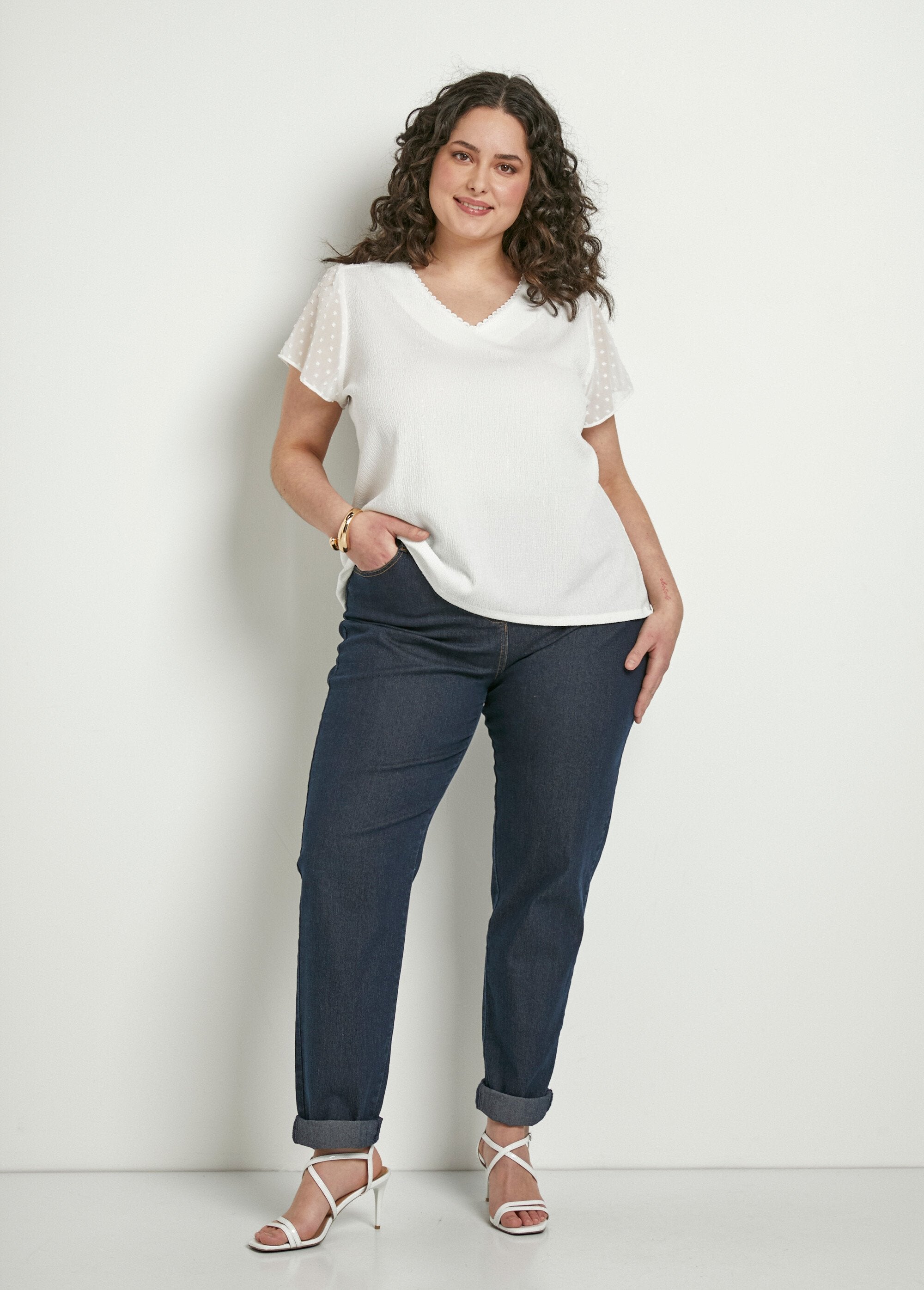 T-shirt_met_korte_mouwen_en_gevederde_V-hals_Blanc_SF1_curvy