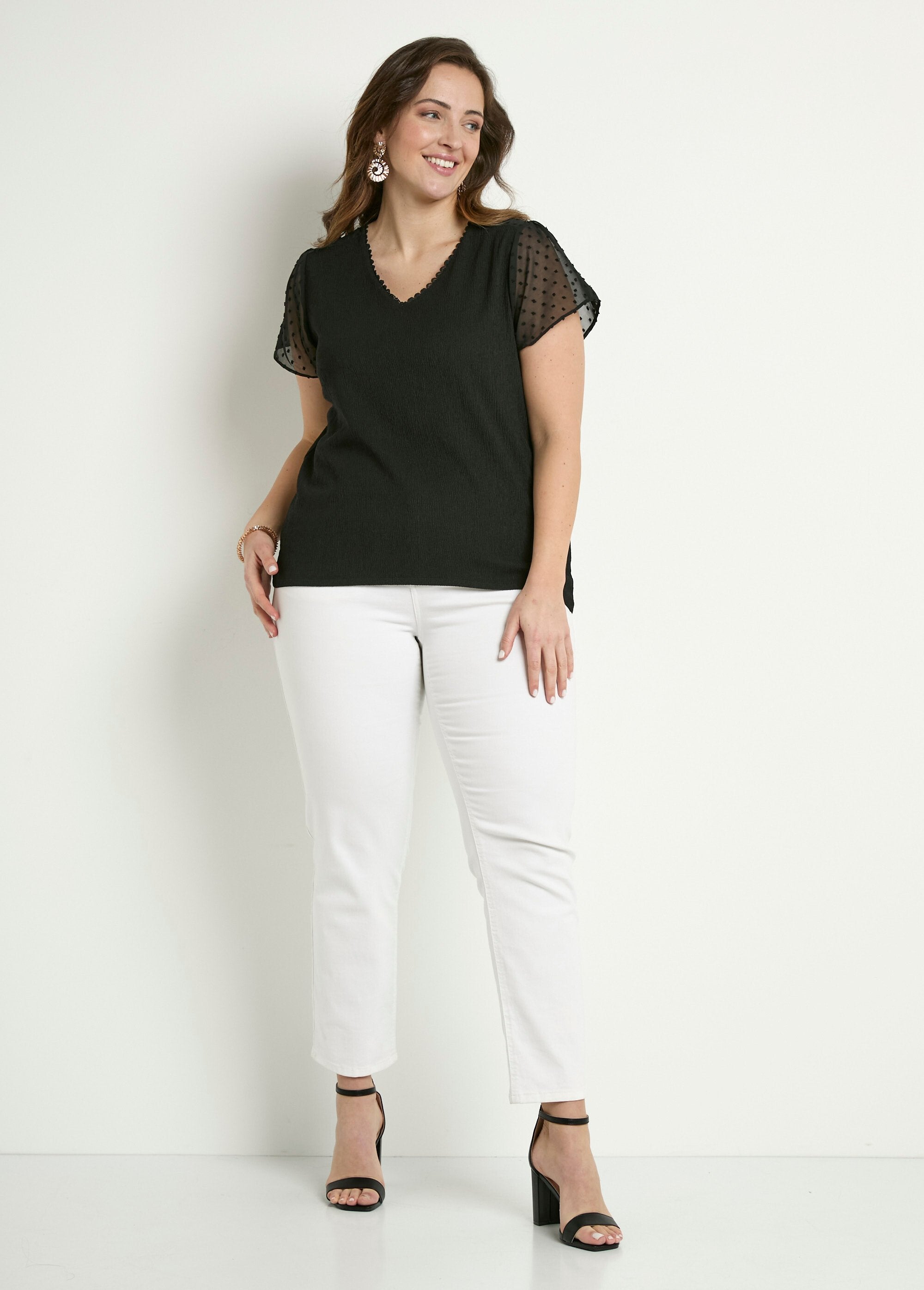 T-shirt_col_V_plumetis_manches_courtes_Noir_SF1_curvy