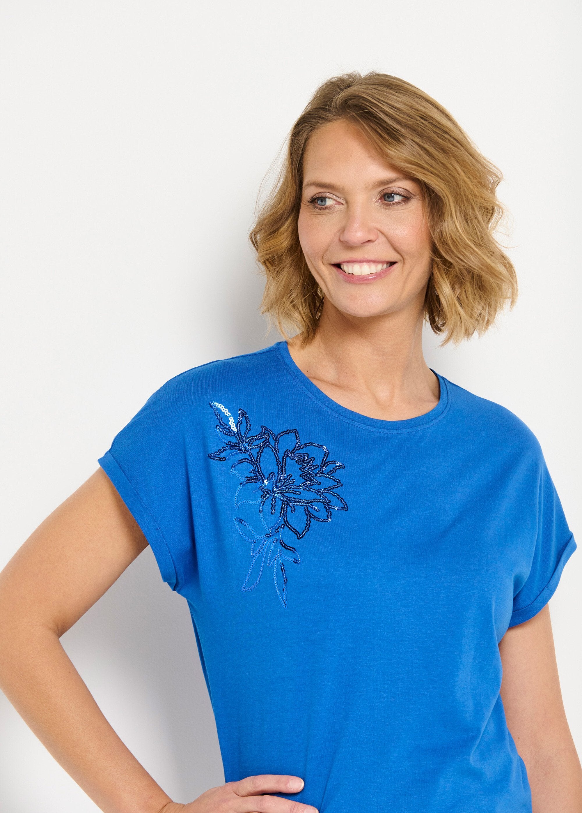 Effen_katoenen_T-shirt_met_pailletten,_korte_mouwen_Bleu_dur_DE1_slim