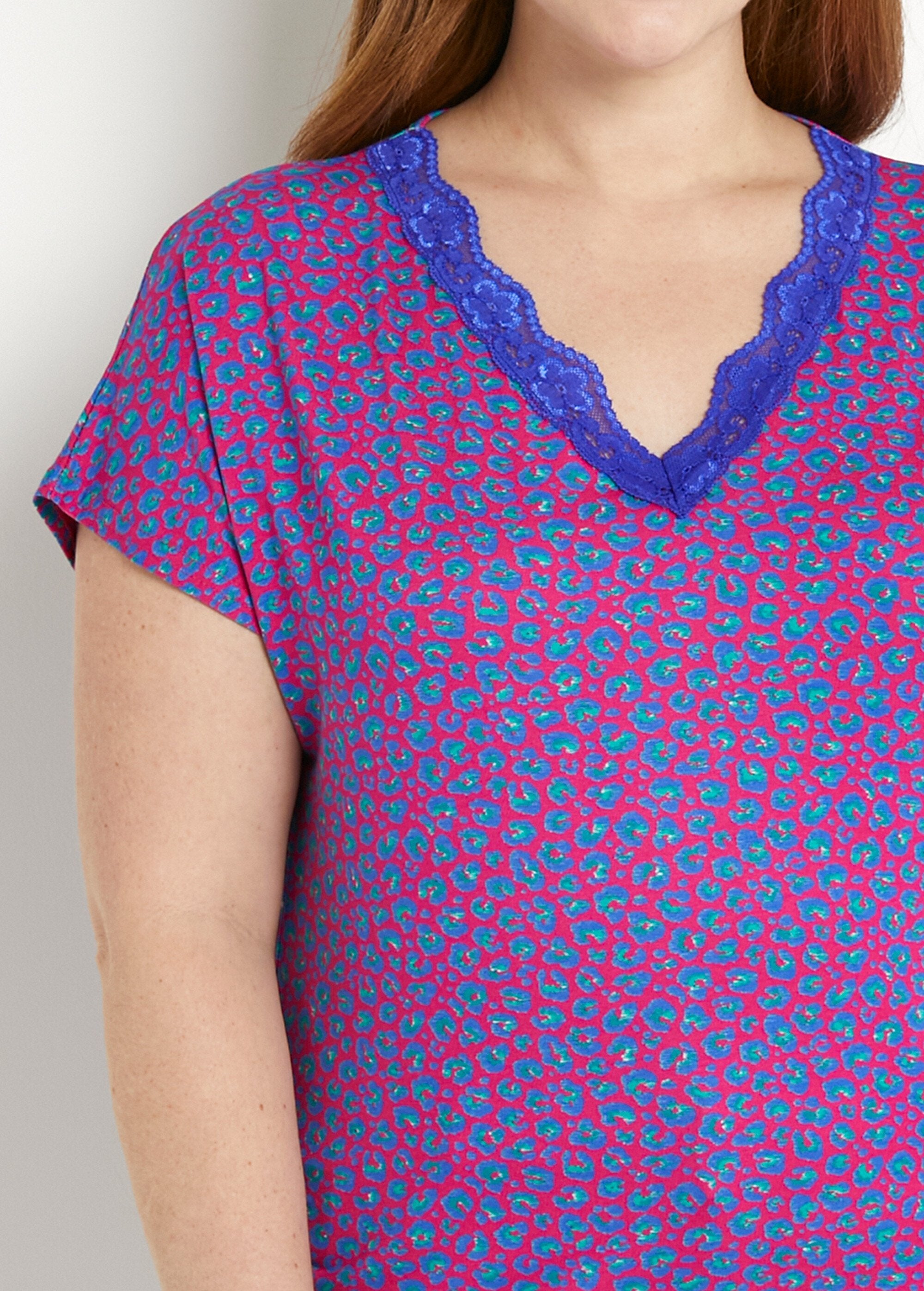 Kort_T-shirt_van_stretchkant_Fond_fuchsia_DE1_curvy
