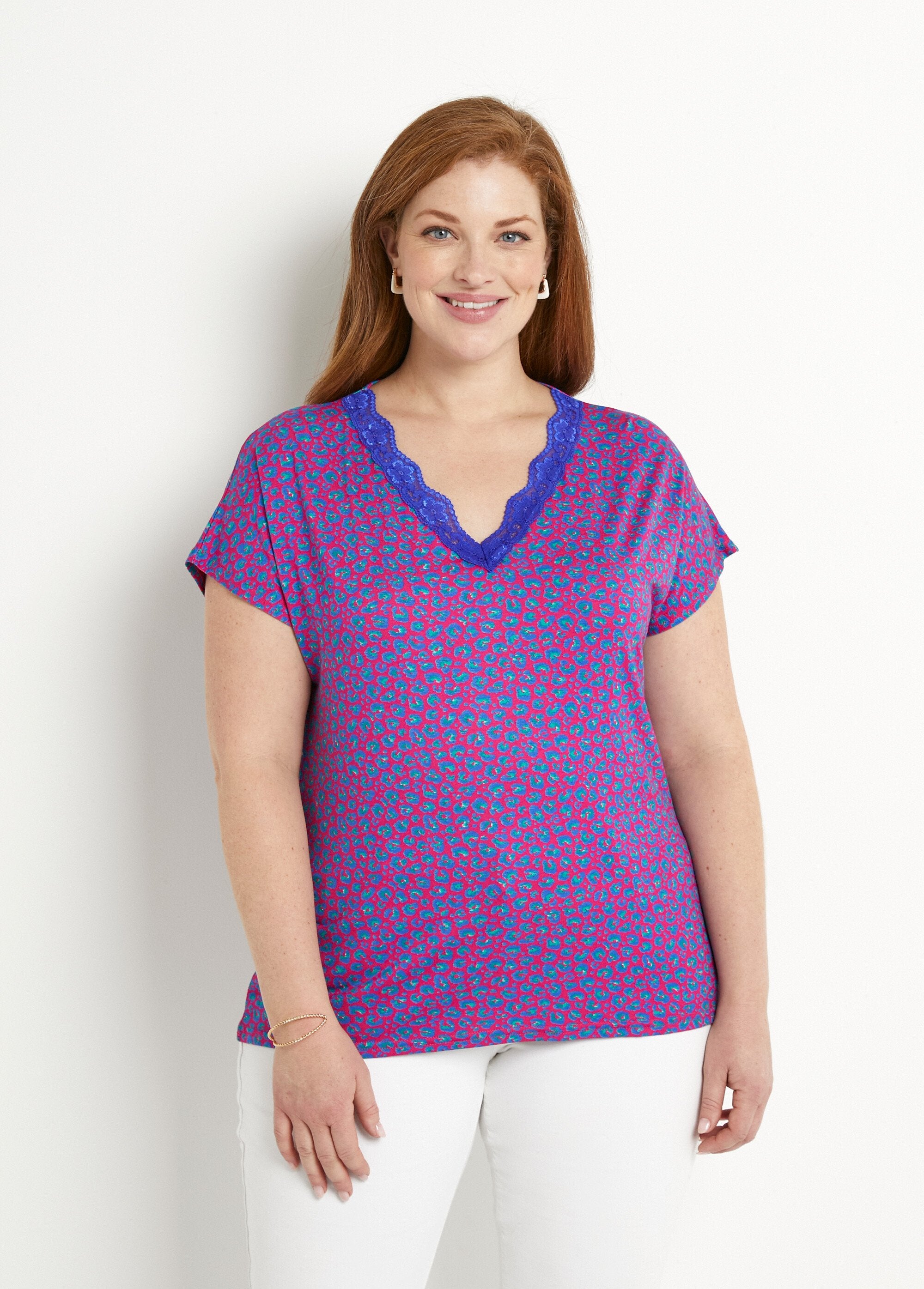 Kort_T-shirt_van_stretchkant_Fond_fuchsia_FA1_curvy