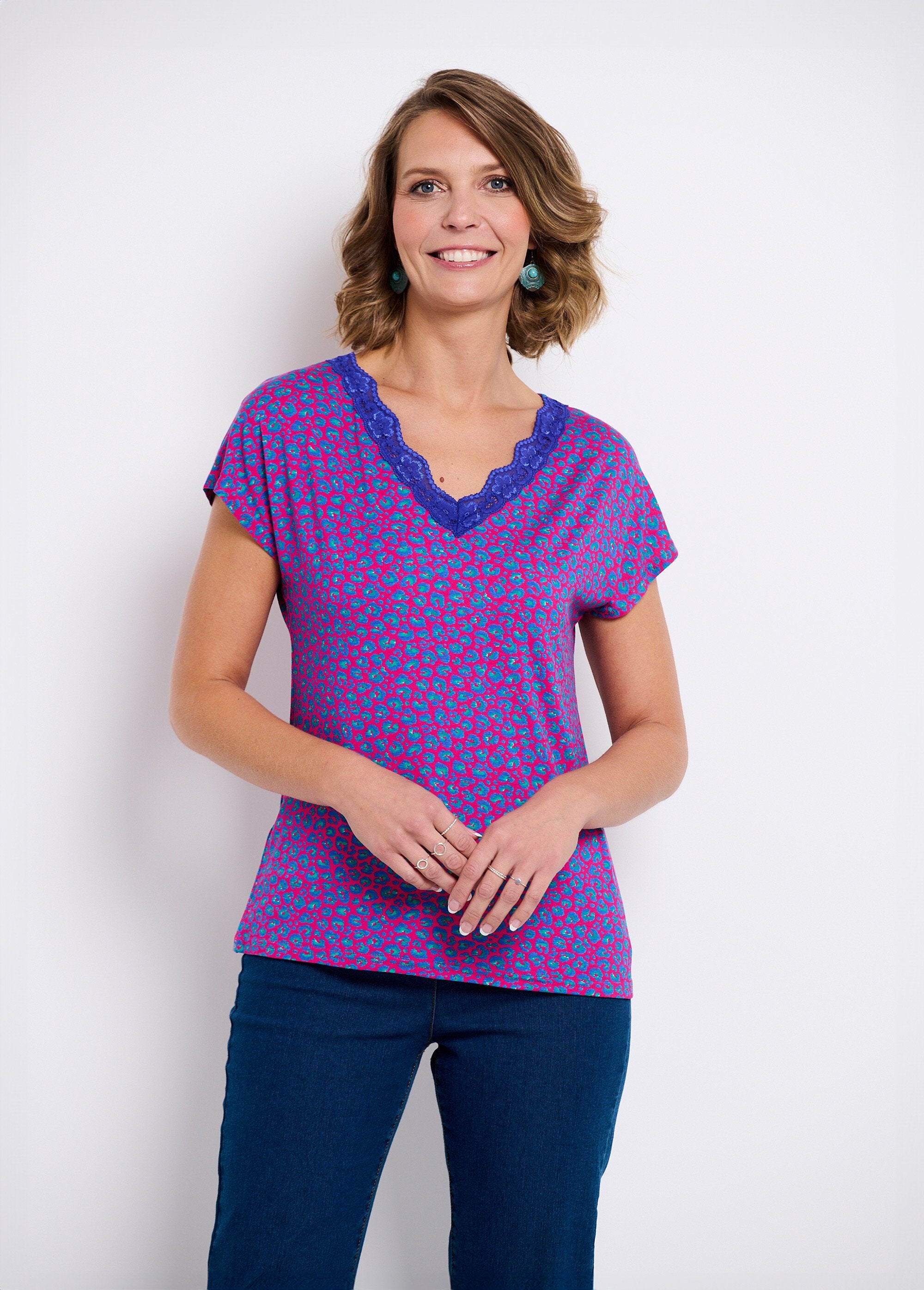 Kort_T-shirt_van_stretchkant_Fond_fuchsia_FA2_slim
