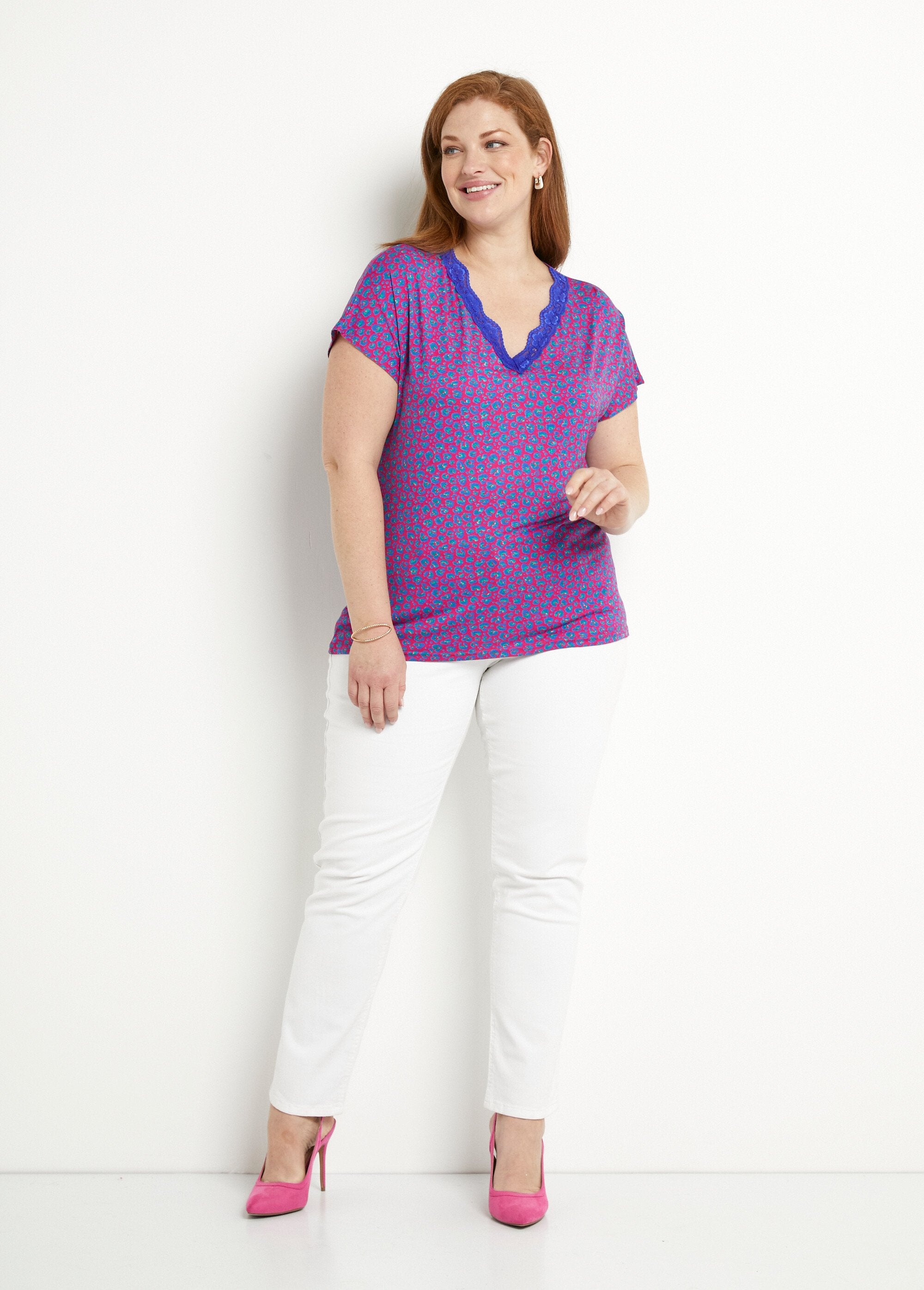 Kort_T-shirt_van_stretchkant_Fond_fuchsia_SF1_curvy