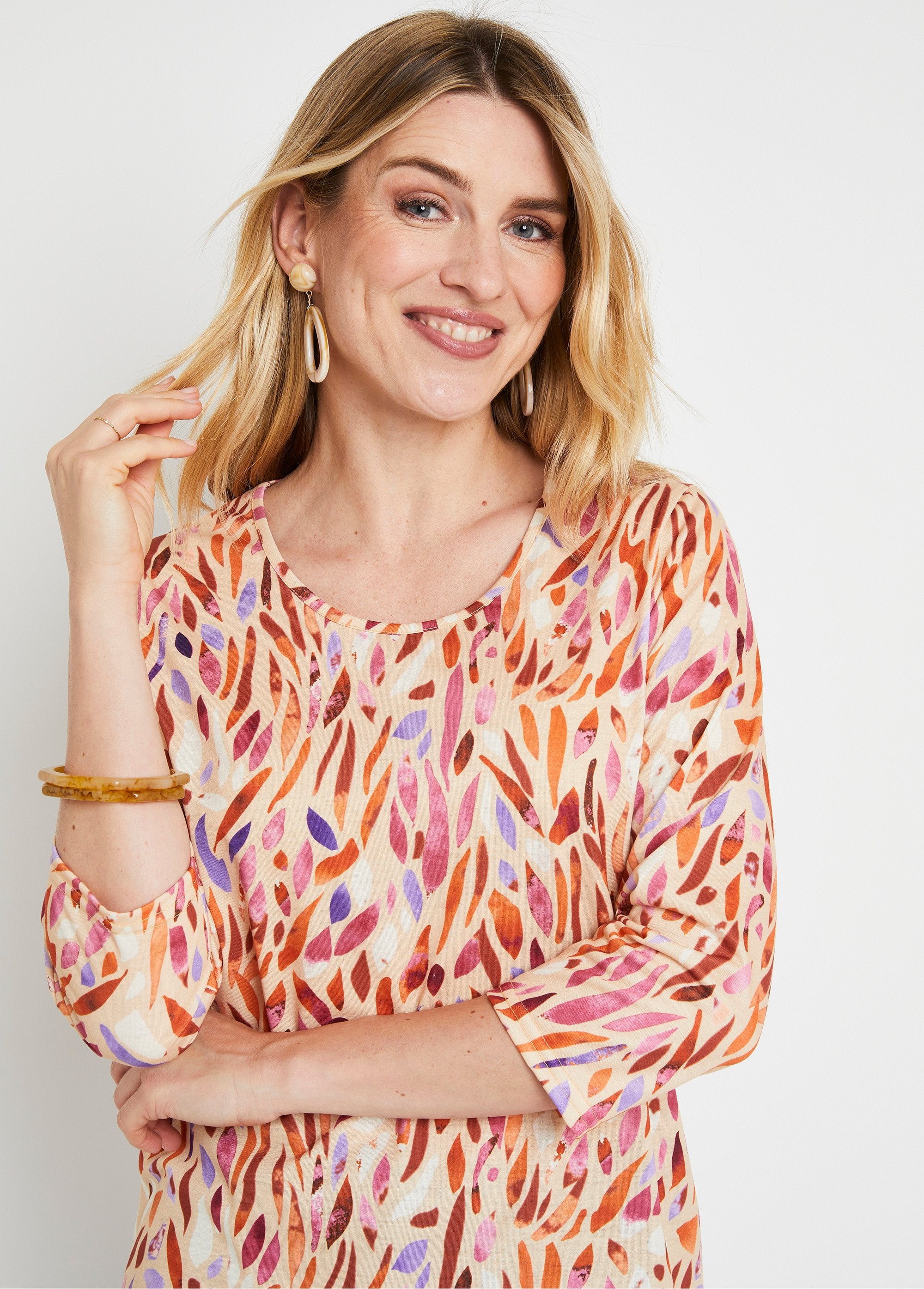 Kort_T-shirt,_fantasieprint,_ronde_hals_Beige_et_orange_DE1_slim