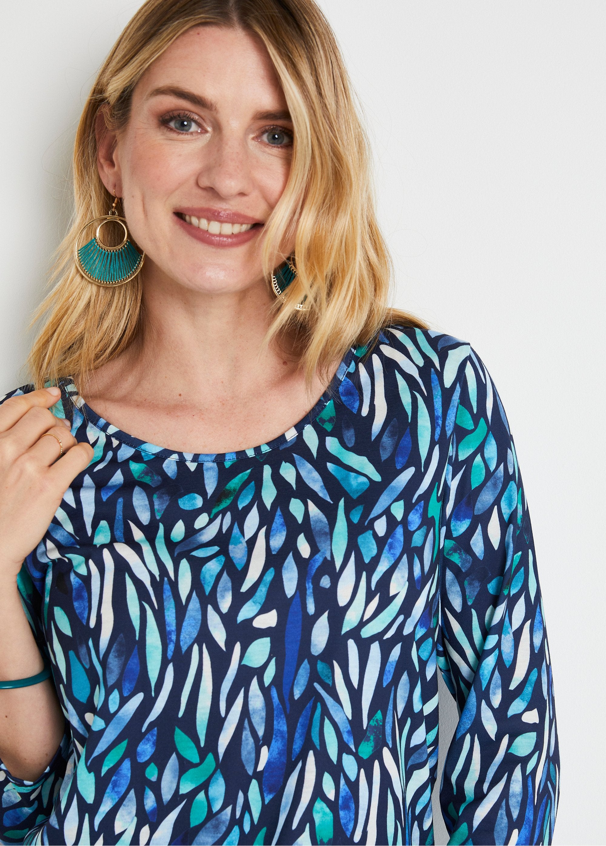 Kort_T-shirt,_fantasieprint,_ronde_hals_Bleu_et_vert_DE1_slim