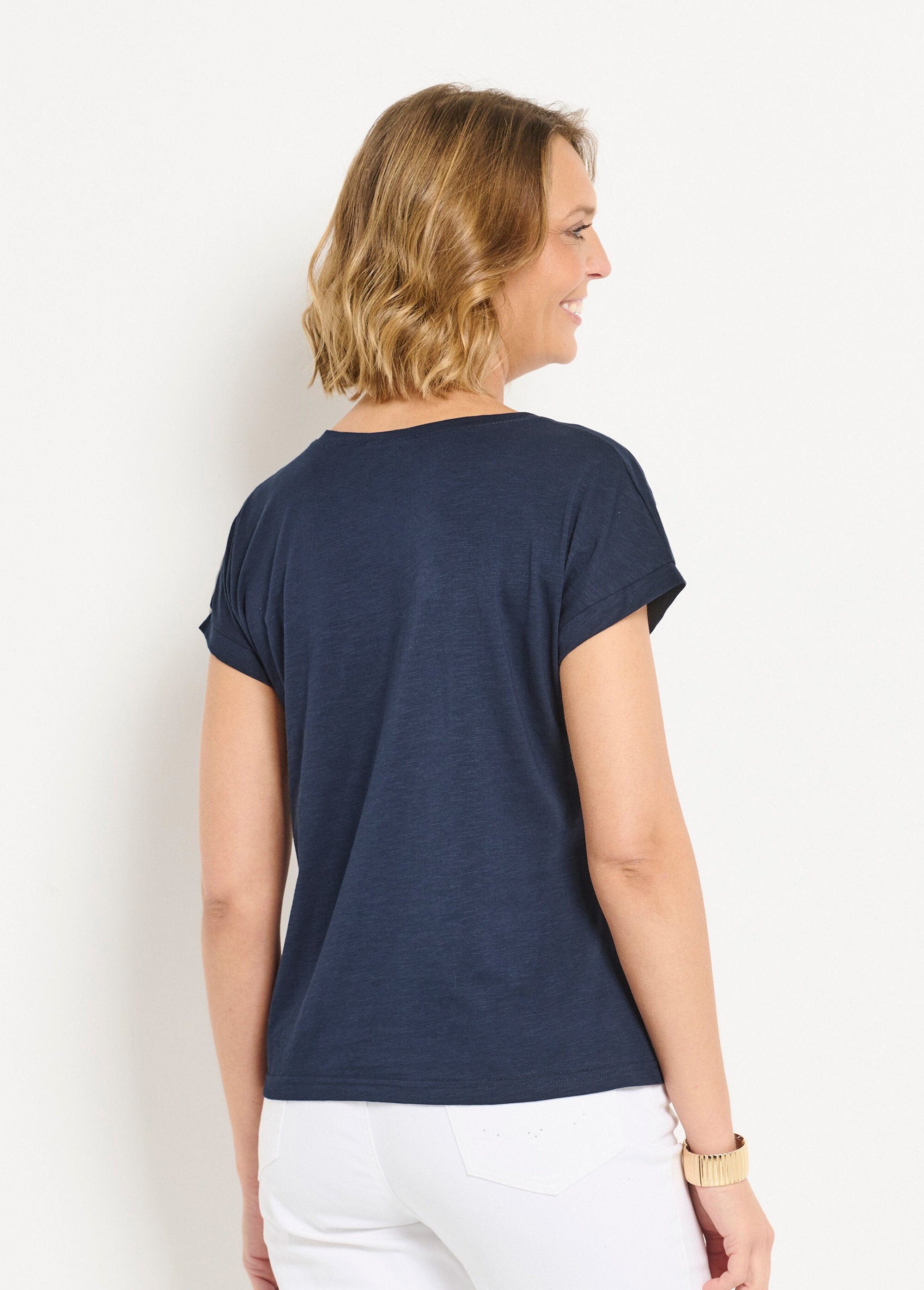 Effen_geborduurd_opengewerkt_T-shirt_met_korte_mouwen_Marine_DO1_slim