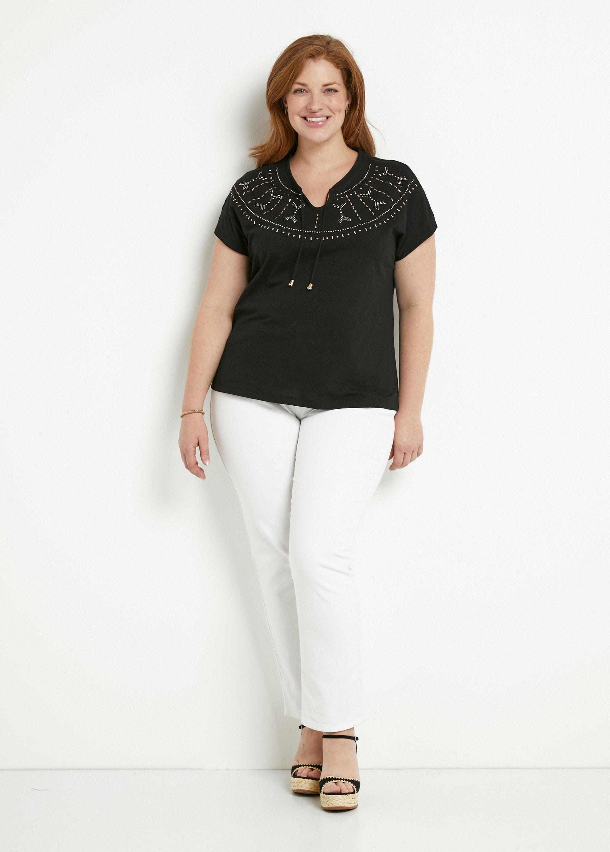 Effen_T-shirt_met_studs_in_vlammensteek_Noir_SF1_curvy