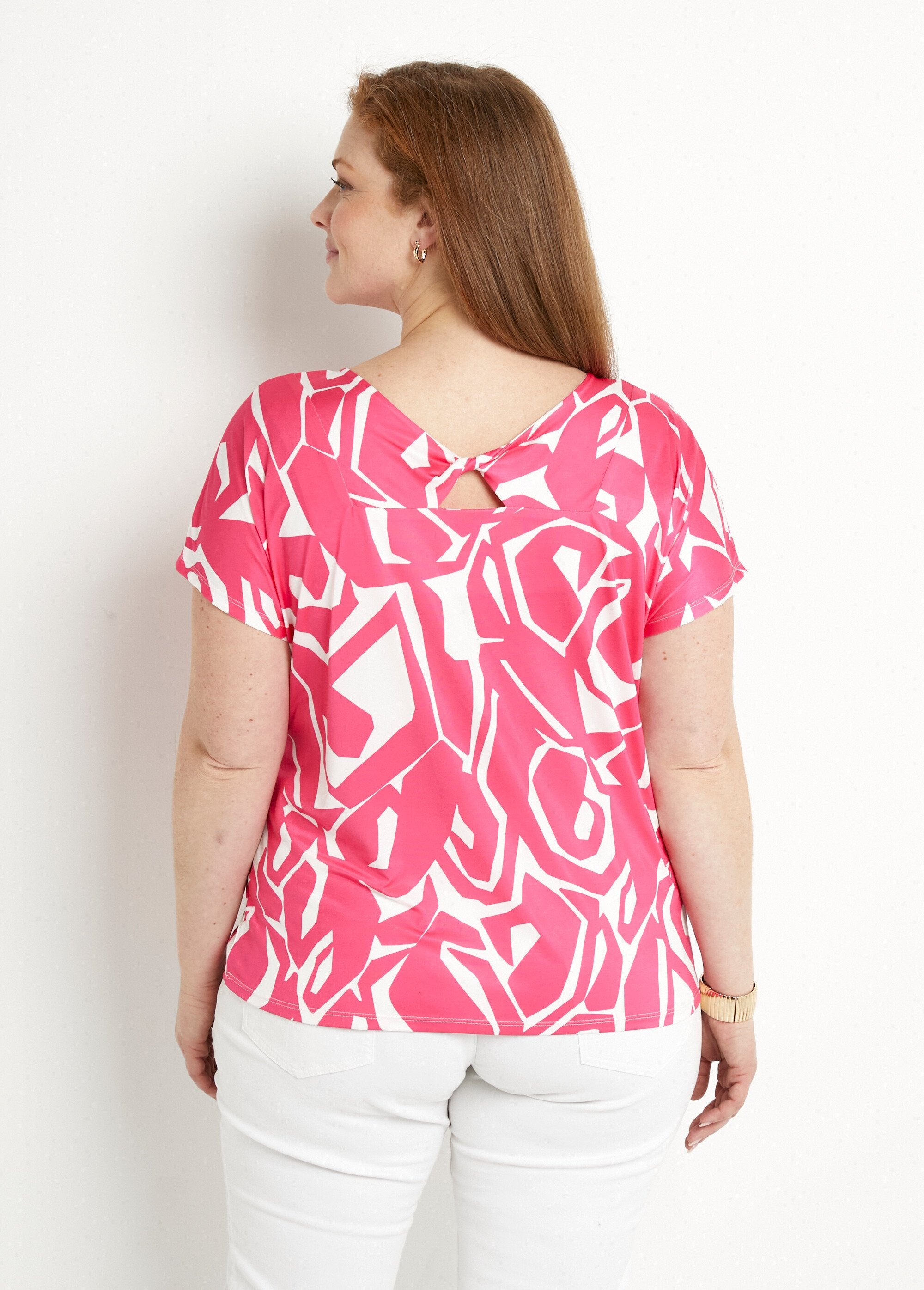 Grafisch_T-shirt_met_V-hals_Fuchsia_et_blanc_DO1_curvy