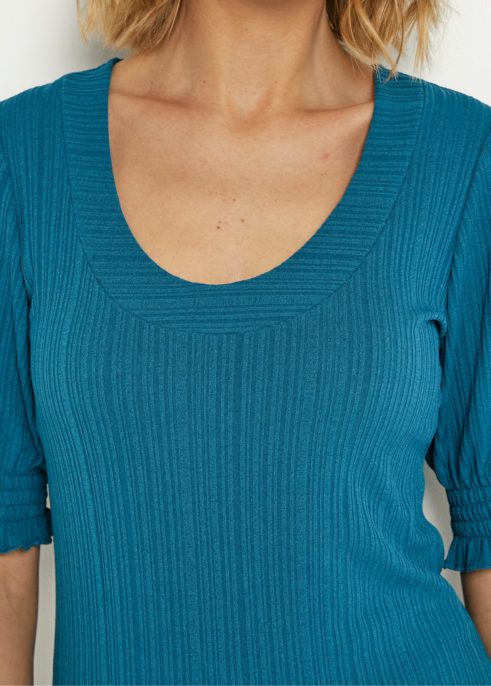 Faux_effen_T-shirt_met_ronde_hals_en_mouwen_met_ruches_Canard_DE2_slim