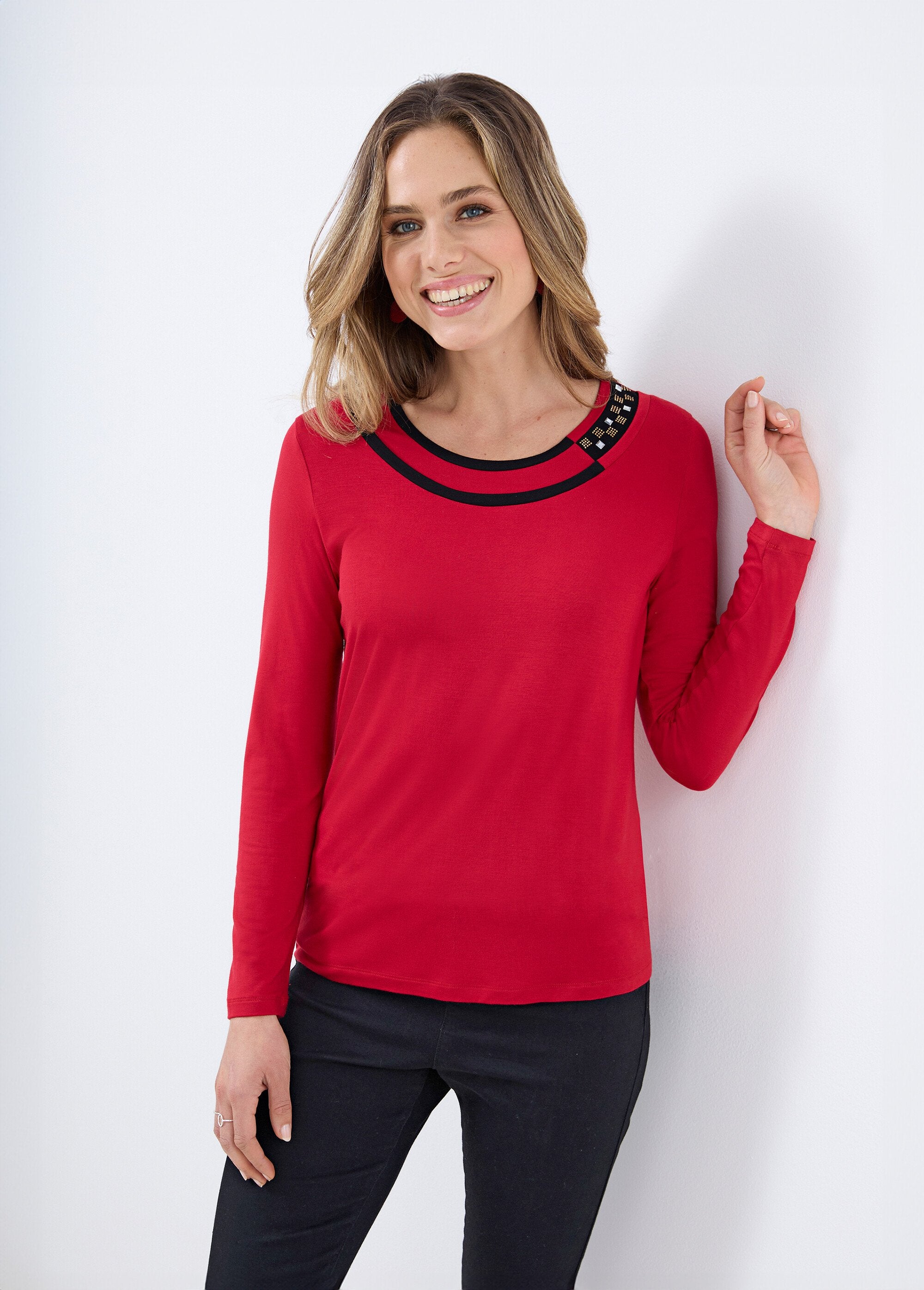 Vloeiend_t-shirt_met_ronde_hals_en_strassteentjes_ROOD_FA1_slim