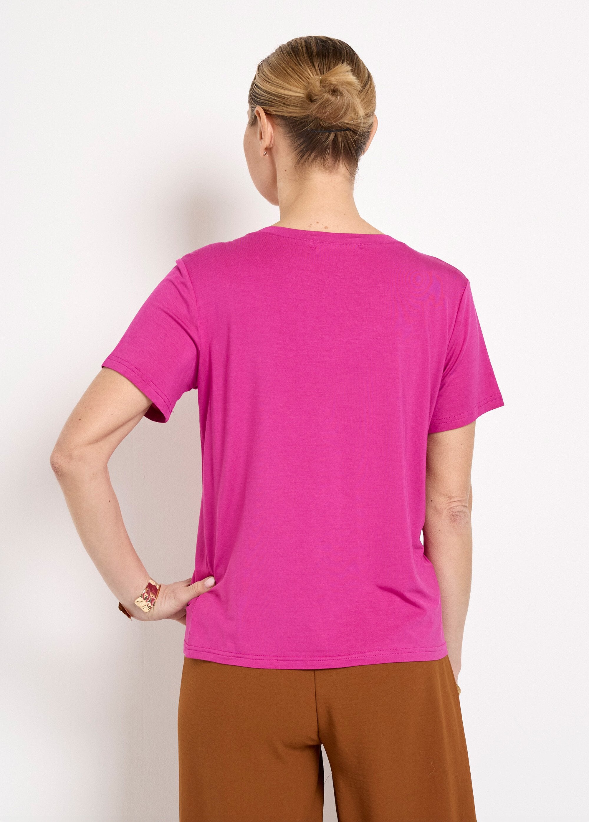 Vloeiend_V-hals_T-shirt_met_korte_mouwen_Bougainvilliers_DO1_slim