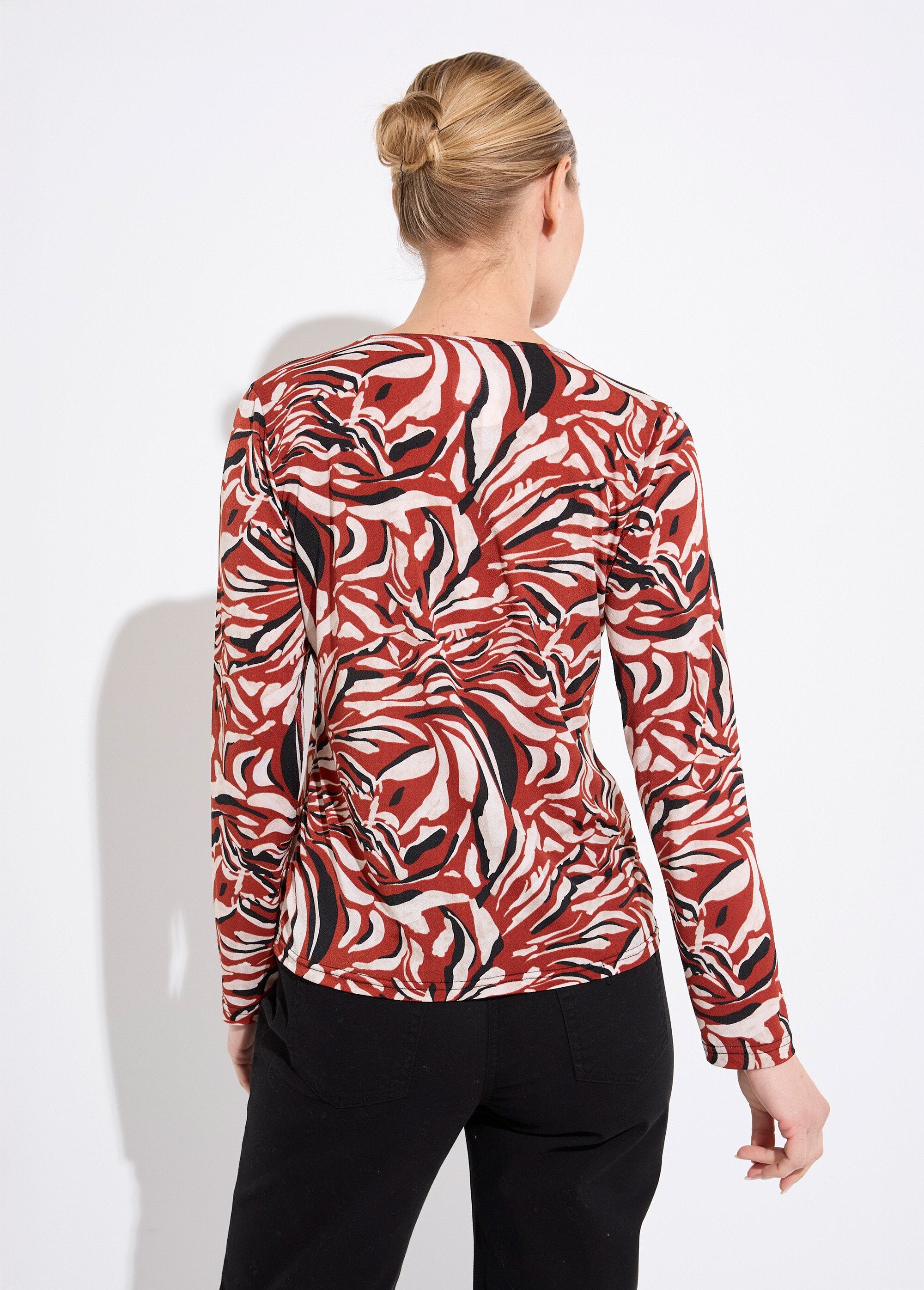 T-shirt_met_grafische_V-hals_en_kant_Noir_et_brique_DO1_slim