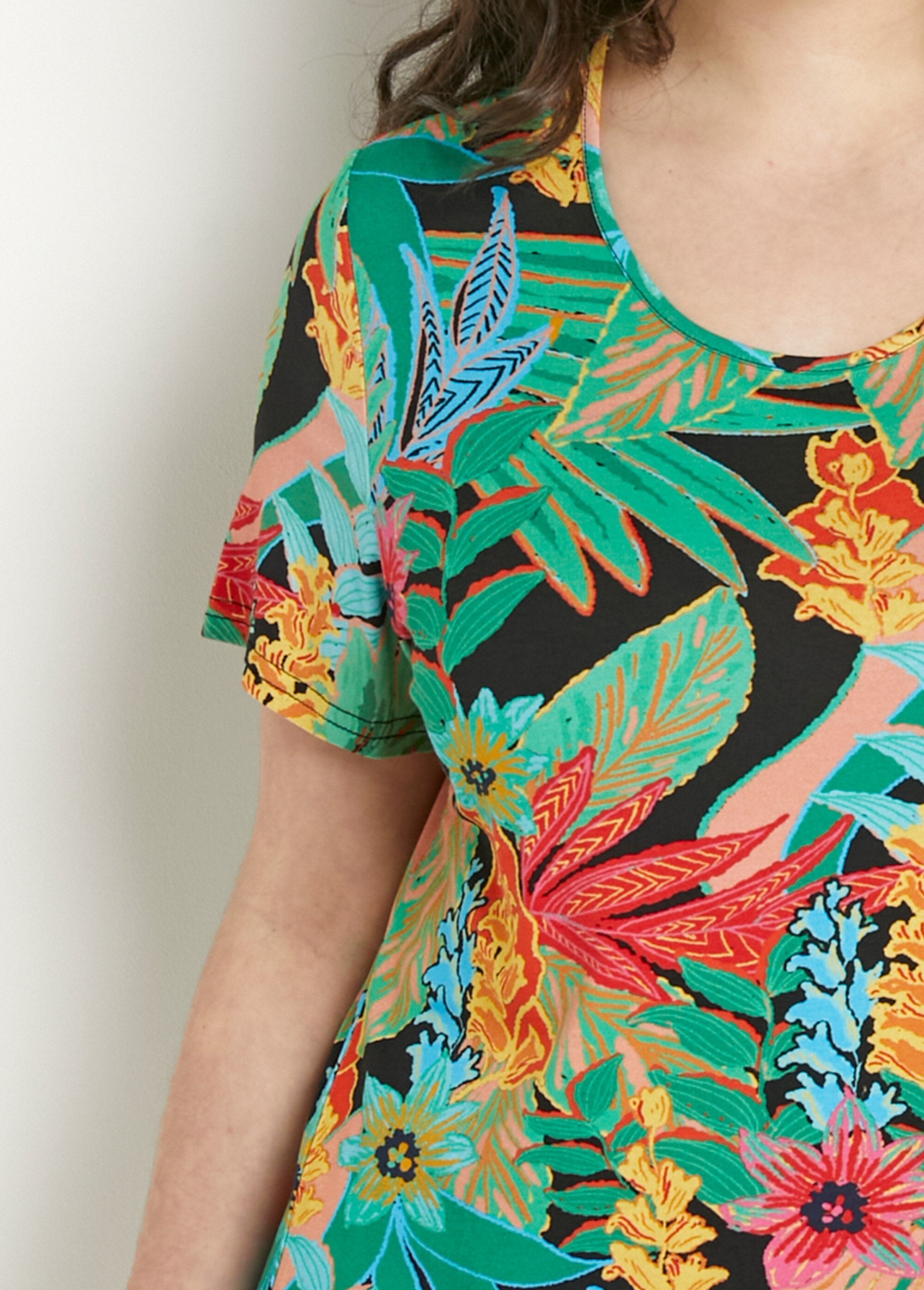 Lang_T-shirt_met_ronde_hals_en_exotische_print,_korte_mouwen_Fond_noir_DE1_curvy