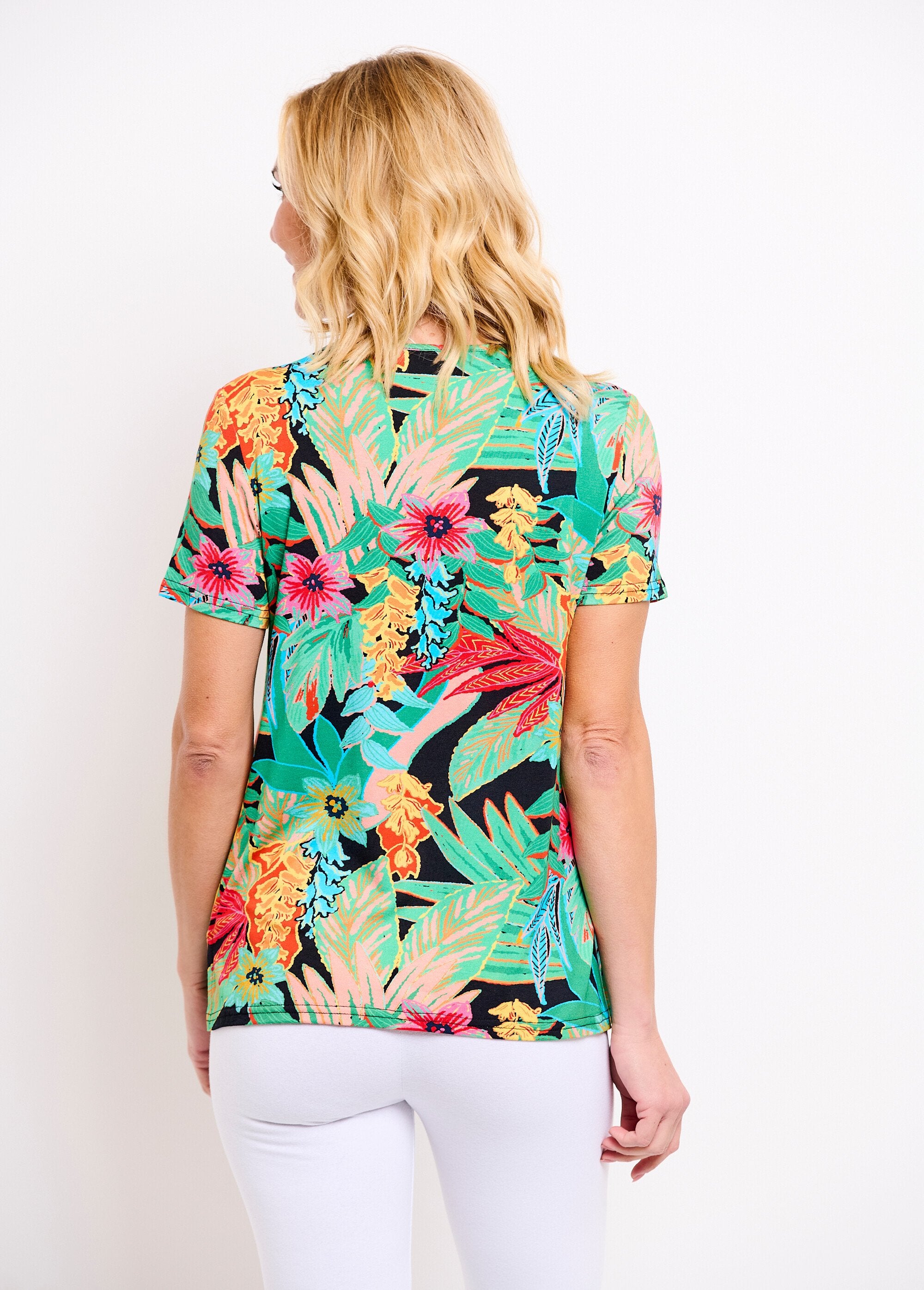 Lang_T-shirt_met_ronde_hals_en_exotische_print,_korte_mouwen_Fond_noir_DO1_slim