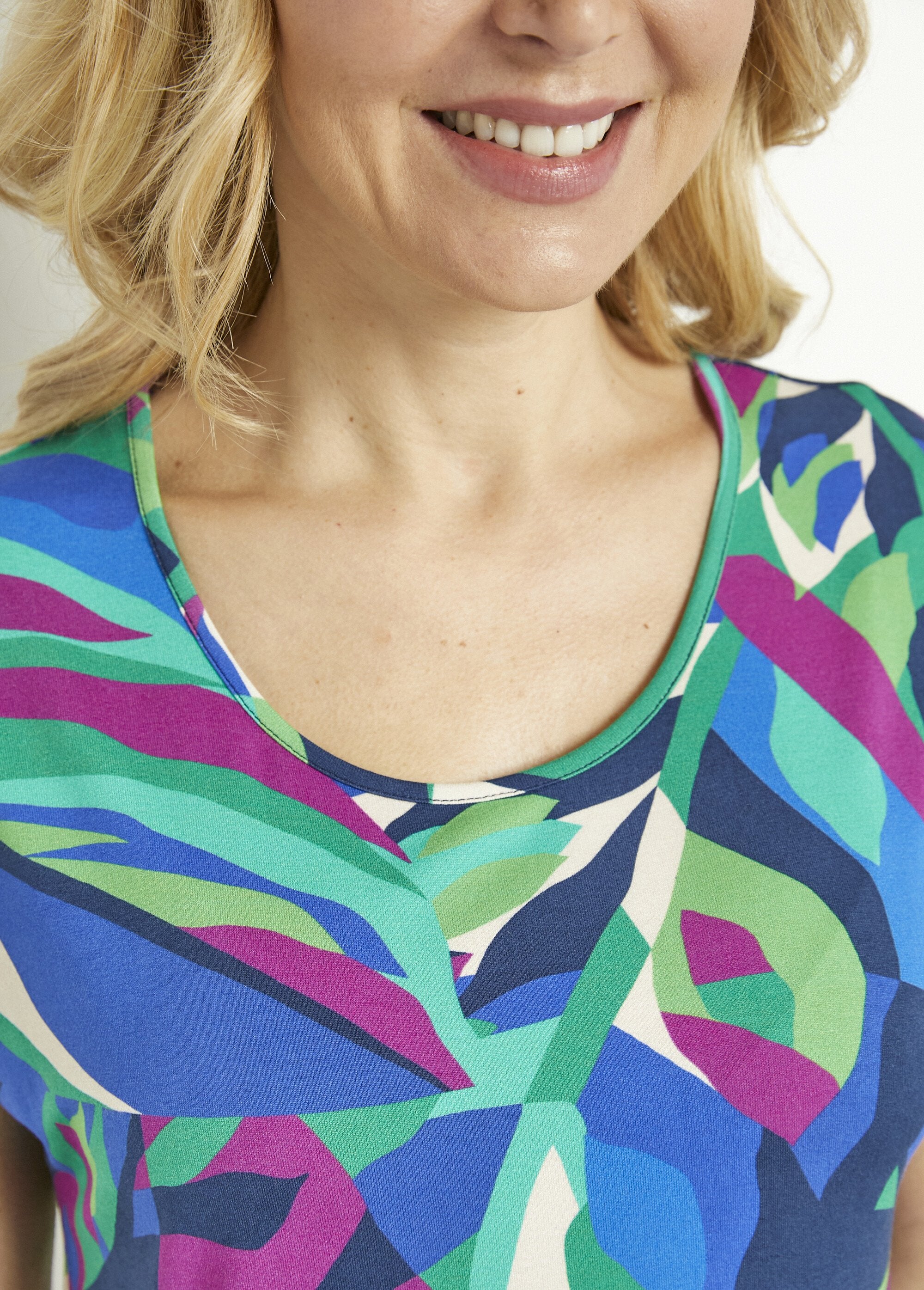 Lang_T-shirt_met_ronde_hals,_effen_of_bedrukt,_korte_mouwen_Multicolore_DE1_slim