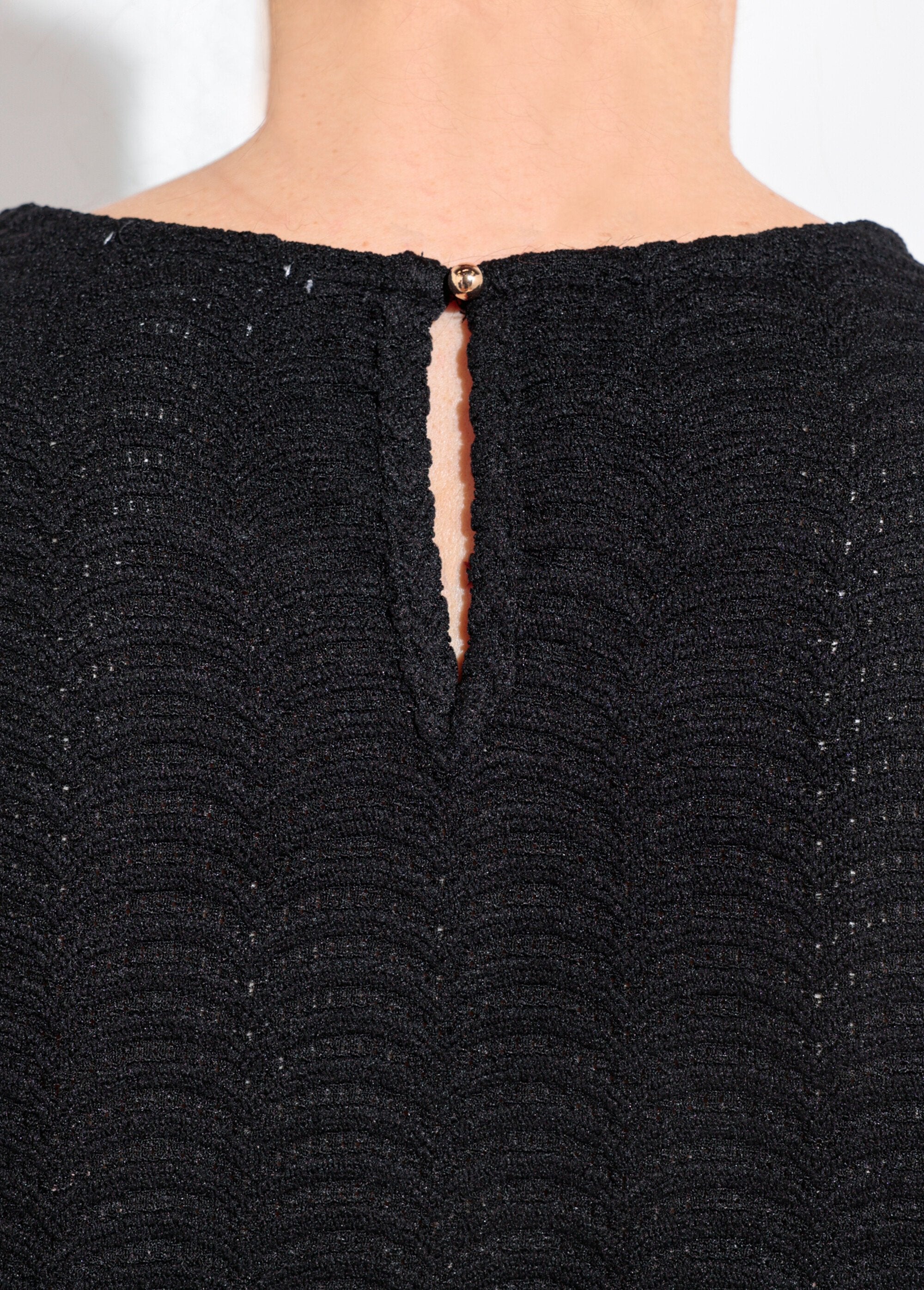 Gebreid_T-shirt_met_schubbenpatroon_Noir_DE3_slim