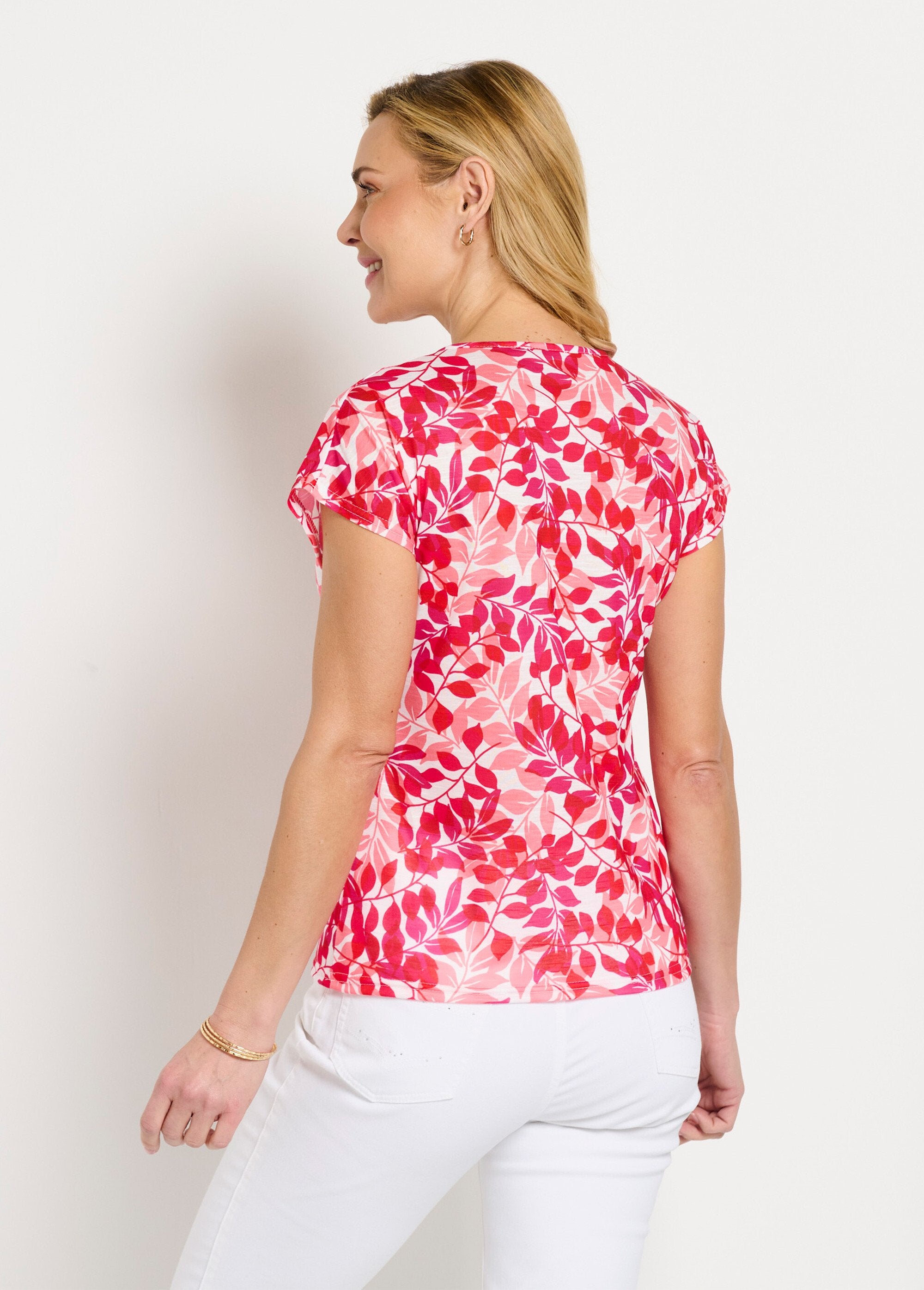 T-shirt_met_korte_mouwen_en_ronde_hals_met_gebladerteprint_Rouge_et_rose_DO1_slim