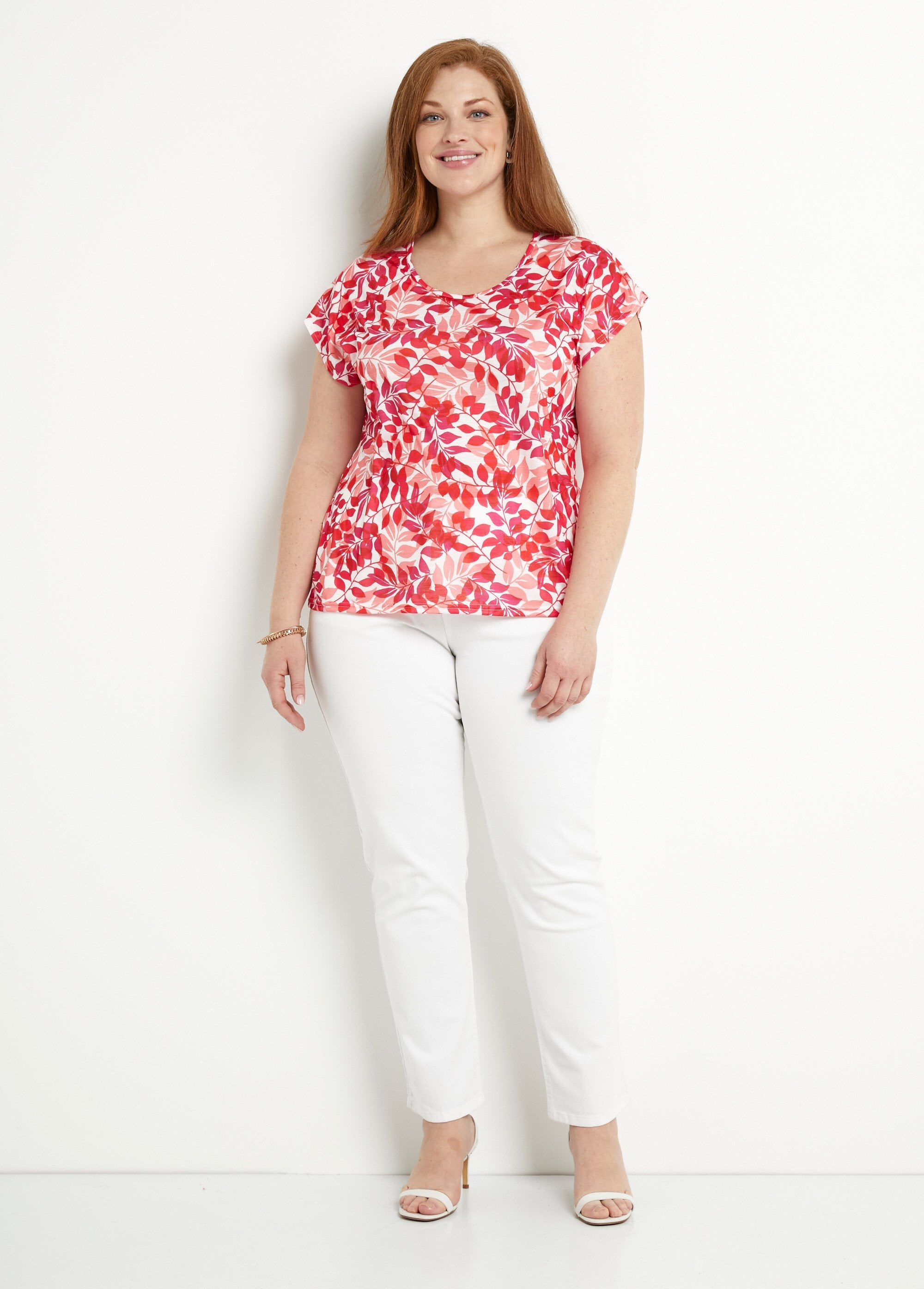 T-shirt_met_korte_mouwen_en_ronde_hals_met_gebladerteprint_Rouge_et_rose_SF1_curvy