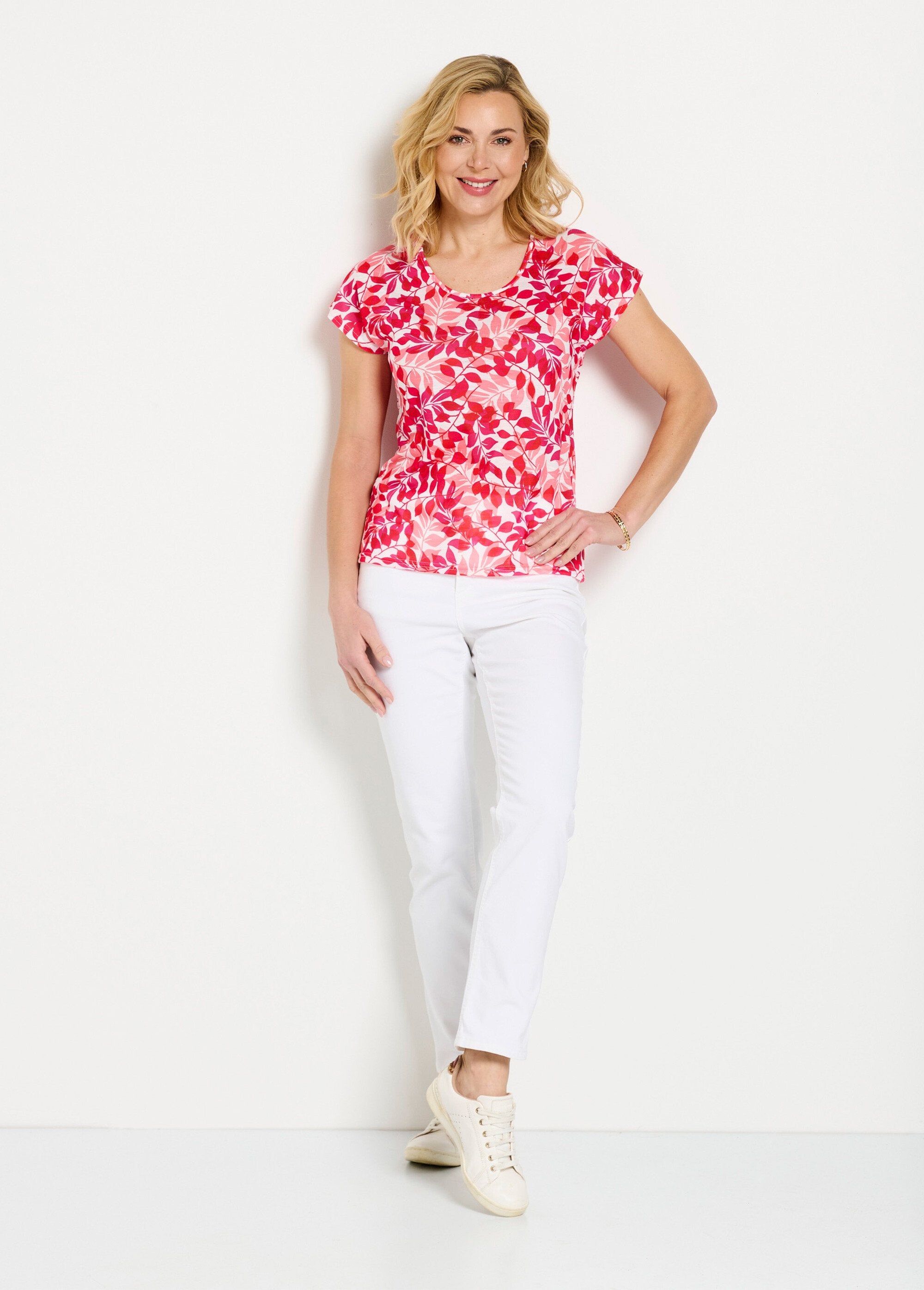 T-shirt_met_korte_mouwen_en_ronde_hals_met_gebladerteprint_Rouge_et_rose_SF1_slim