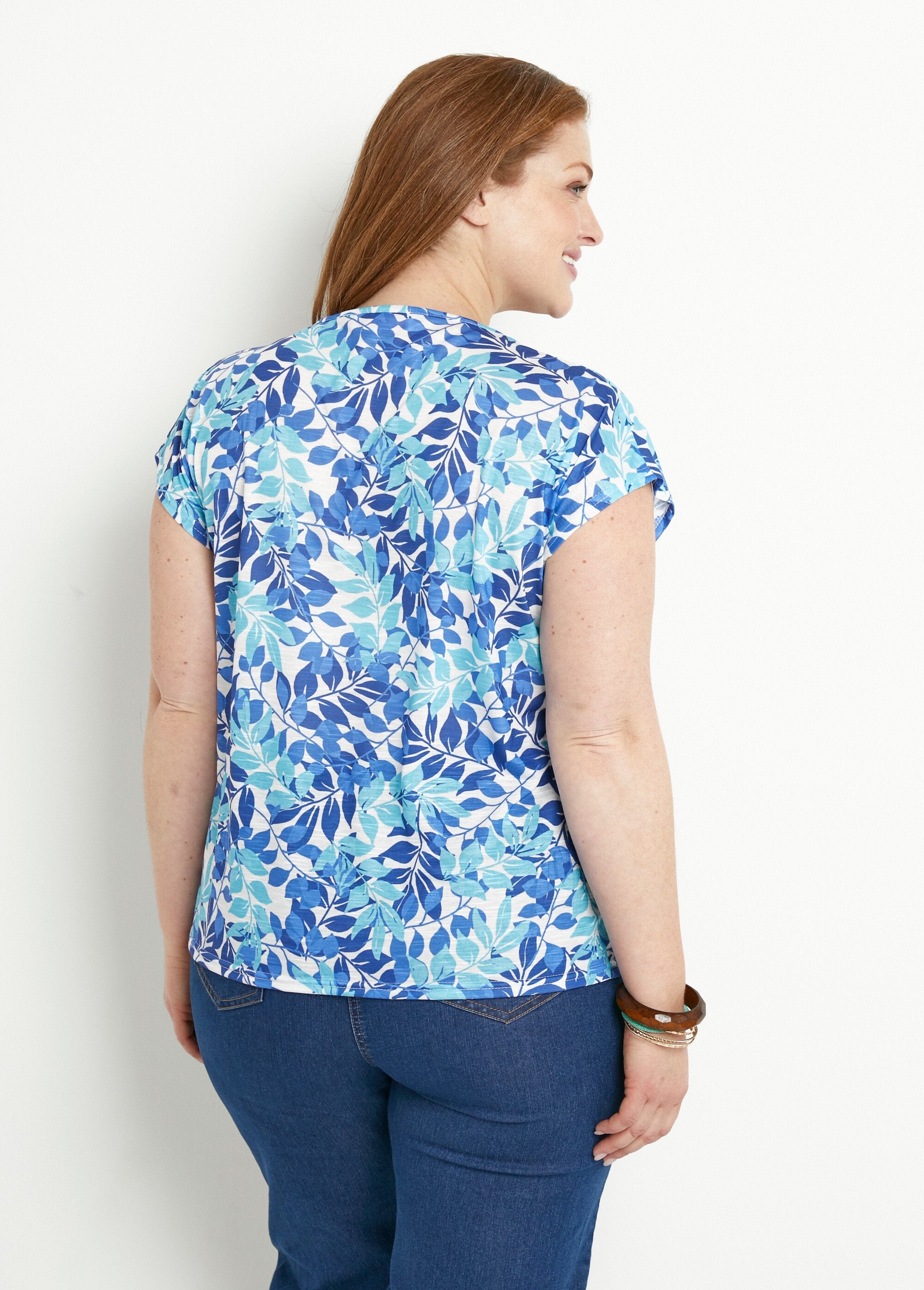 T-shirt_met_korte_mouwen_en_ronde_hals_met_gebladerteprint_Bleu_et_aqua_DO1_curvy