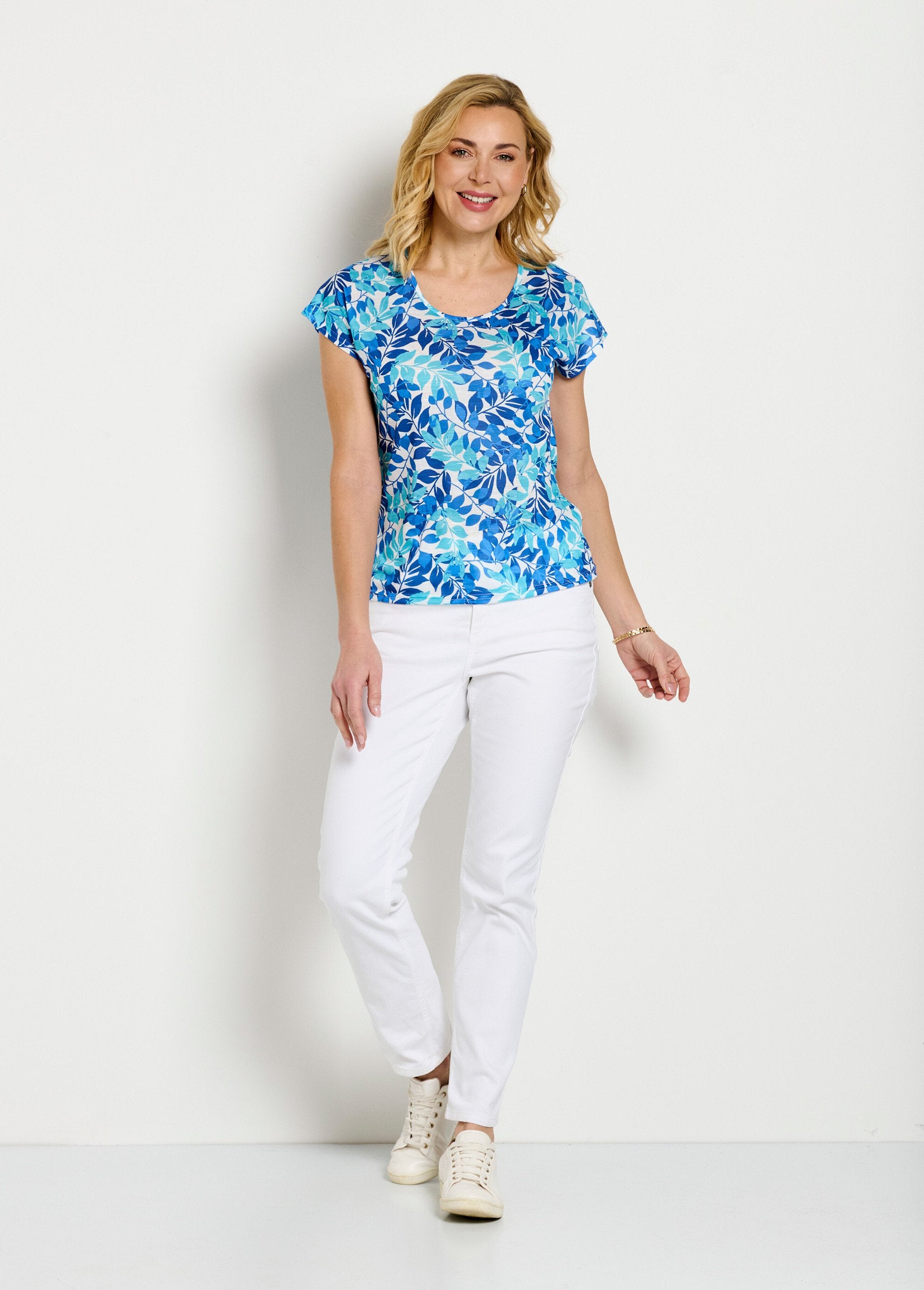T-shirt_met_korte_mouwen_en_ronde_hals_met_gebladerteprint_Bleu_et_aqua_SF1_slim