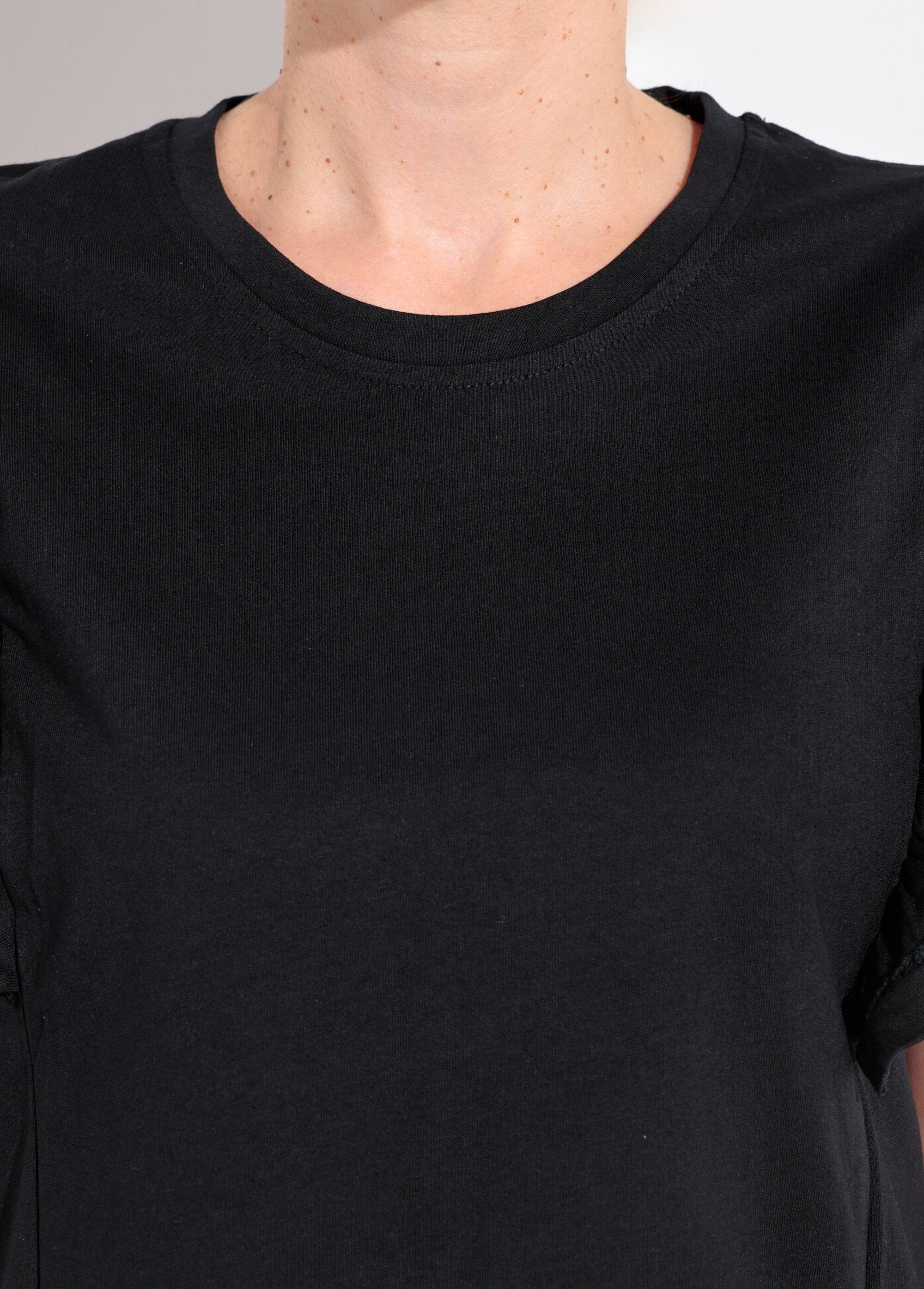 Opengewerkt_T-shirt_met_korte_mouwen_en_ruches_Noir_DE1_slim