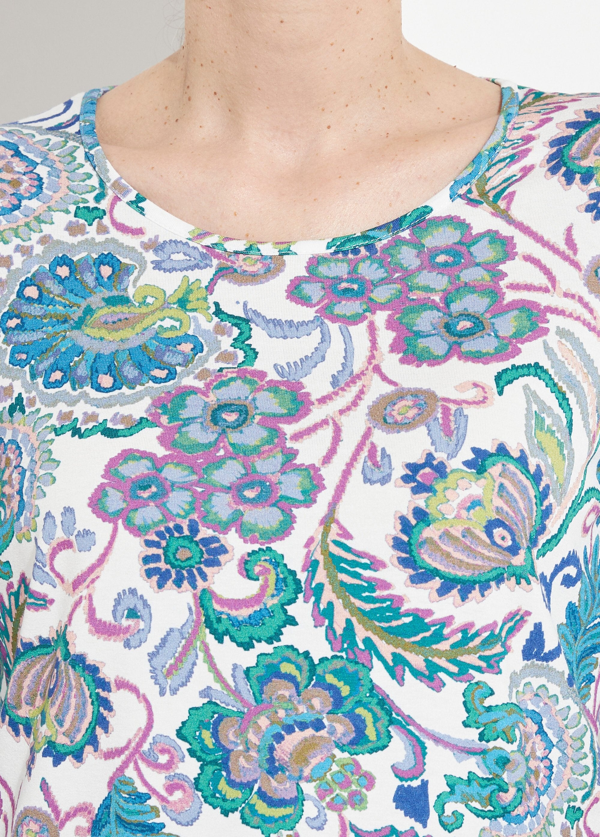 T-shirt_met_lange_mouwen_en_pastelprint_Fond_ecru_DE1_slim