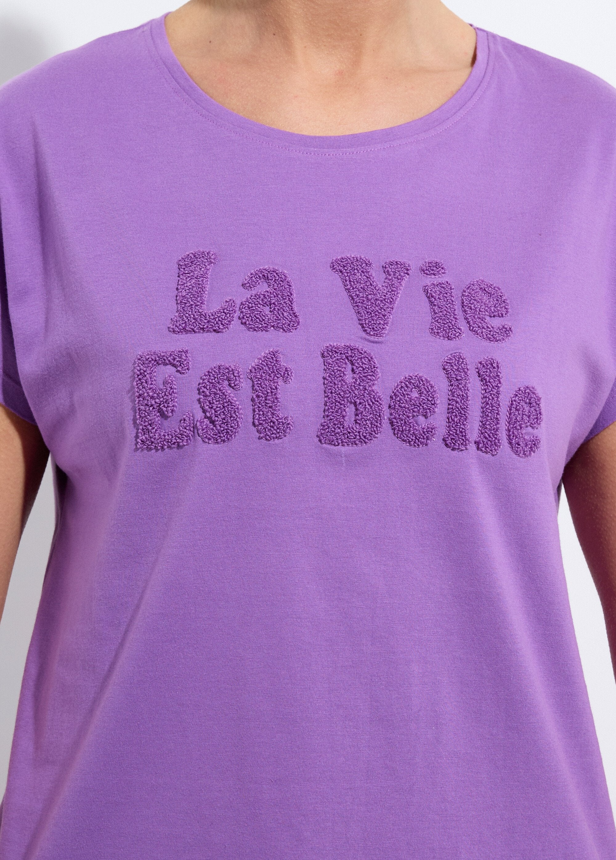 Effen_T-shirt_met_ronde_hals_en_lusbericht_Violet_DE1_slim
