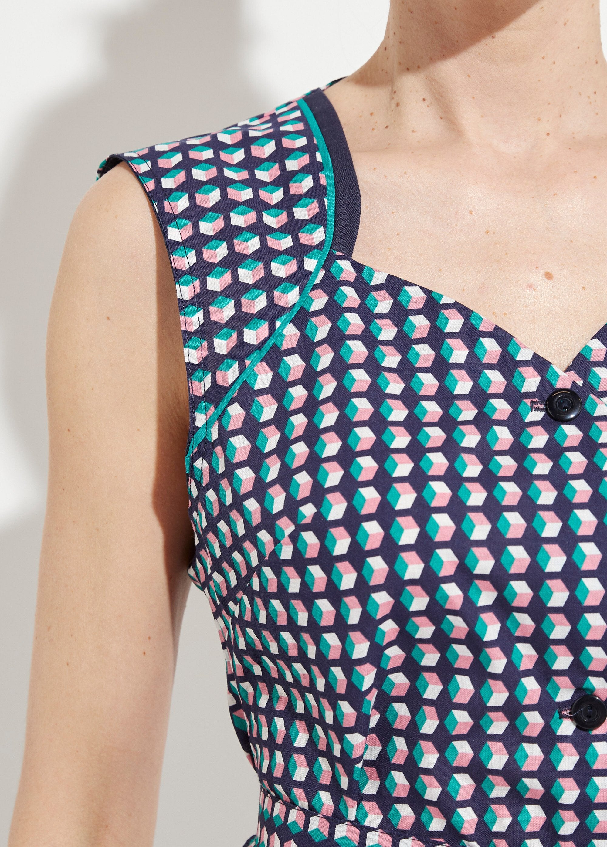 Mouwloos_knoopschort_met_grafische_print_Vert_DE3_slim