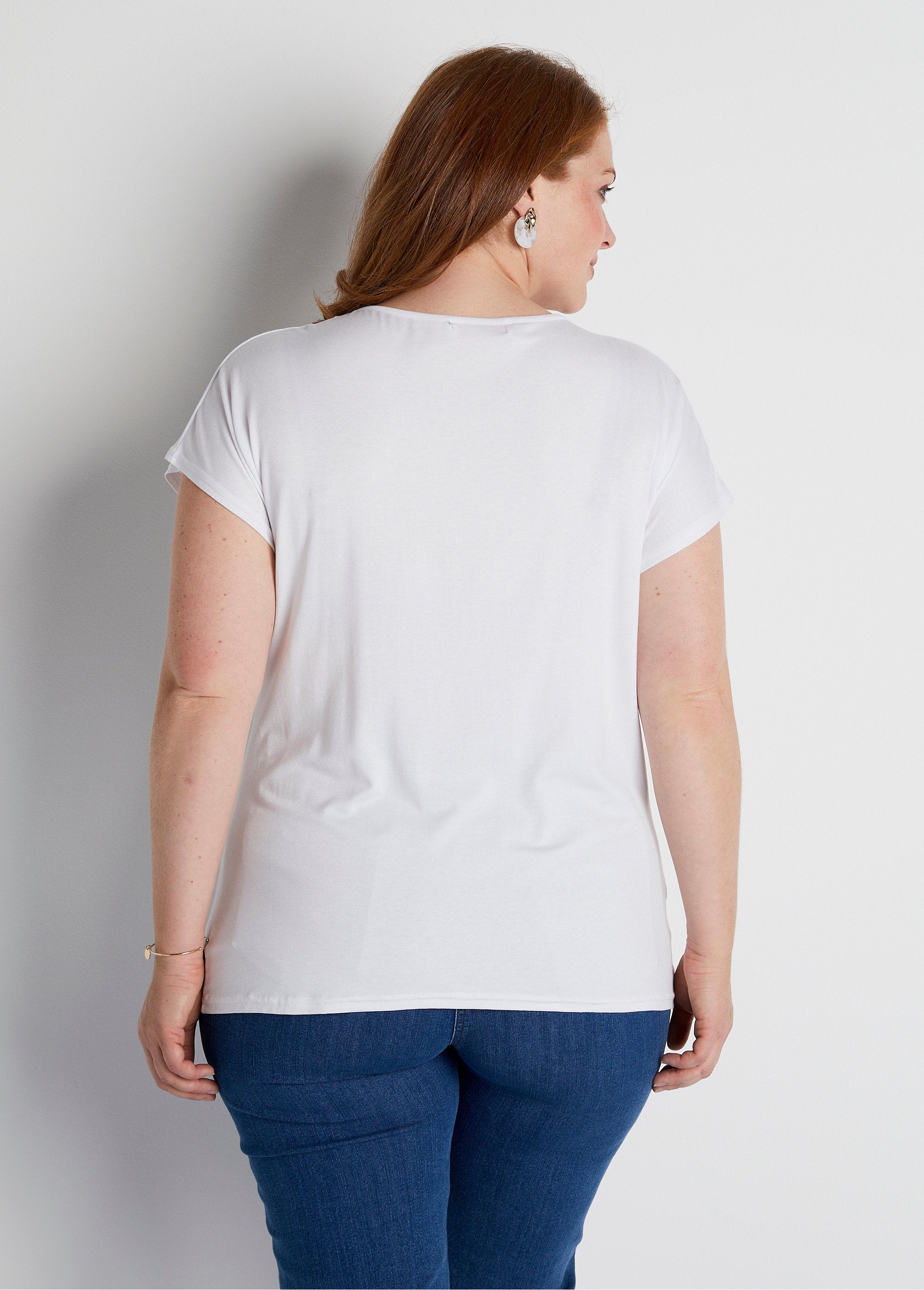 Kort_T-shirt_van_stretchkant_WIT_DO1_curvy