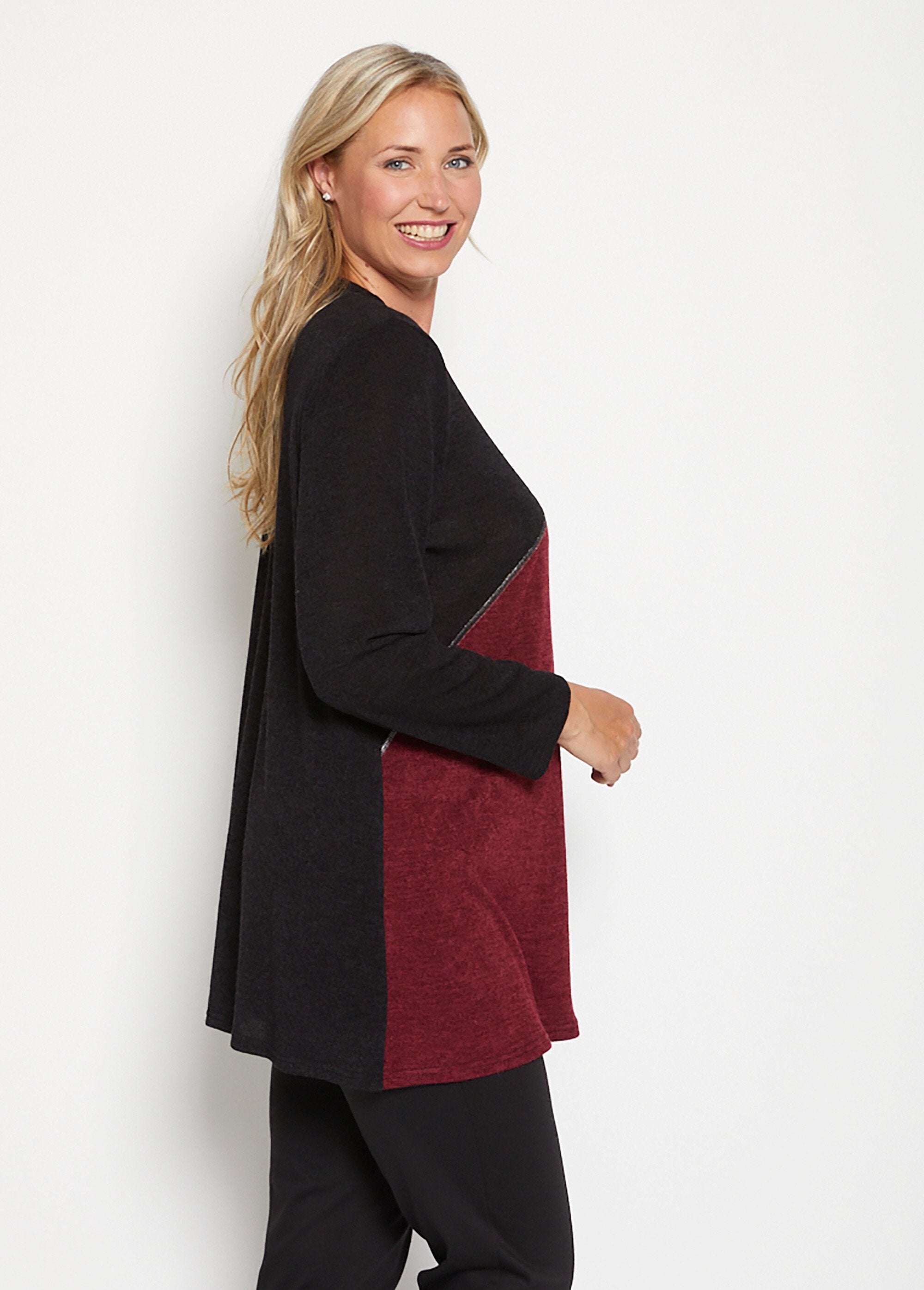 Lang_gebloemd_stretch_T-shirt_Noir_et_bordeaux_DR1_curvy