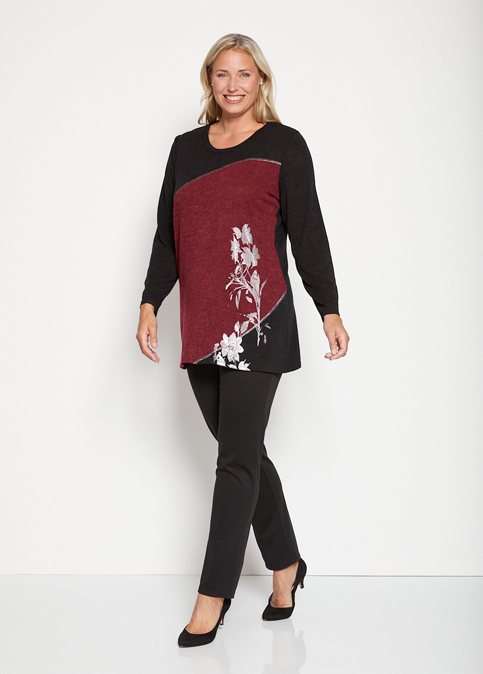 Lang_gebloemd_stretch_T-shirt_Noir_et_bordeaux_SF1_curvy
