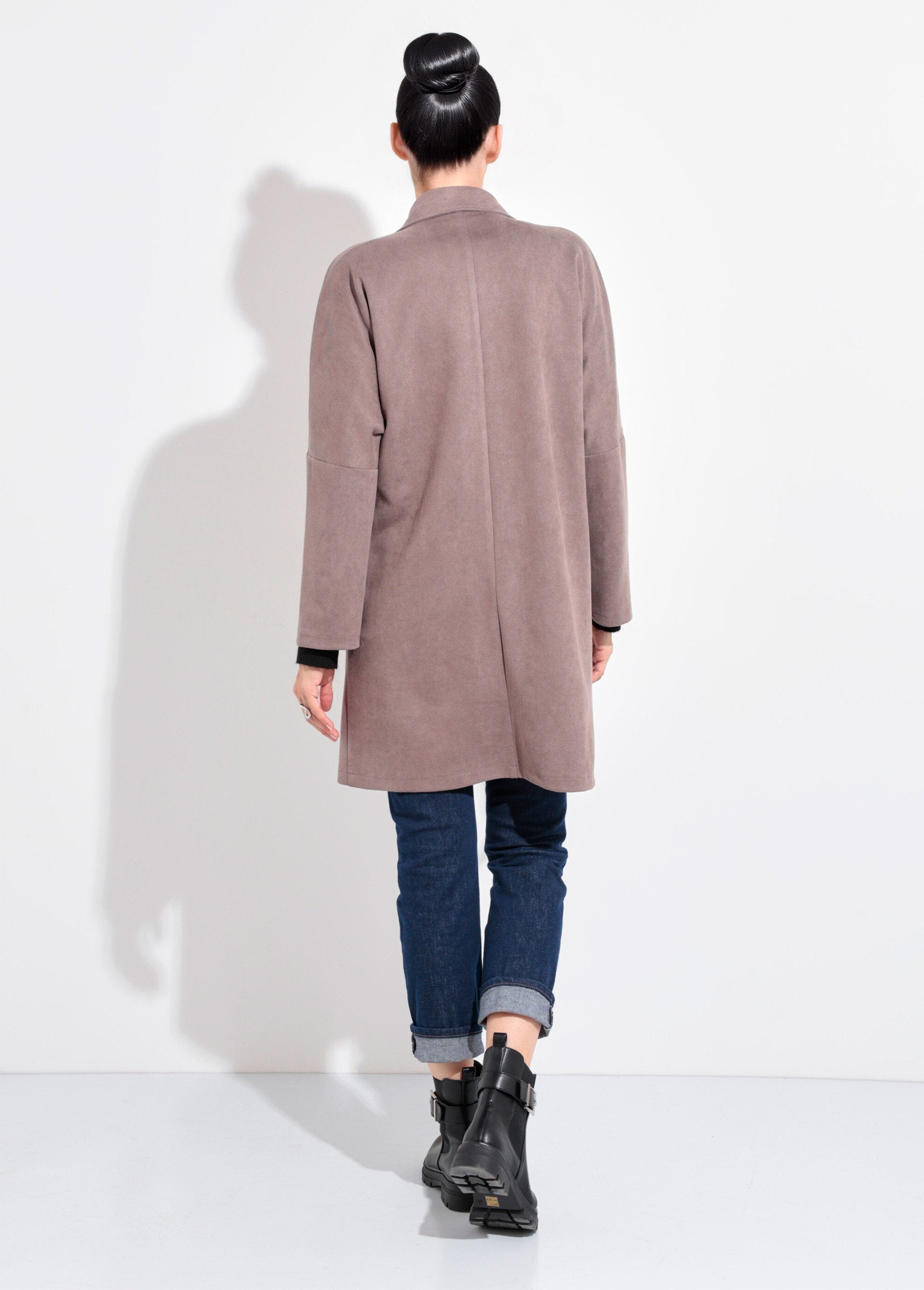 Lange_zachte_trenchcoat_met_dubbele_rijen_knopen_Taupe_DO1_slim