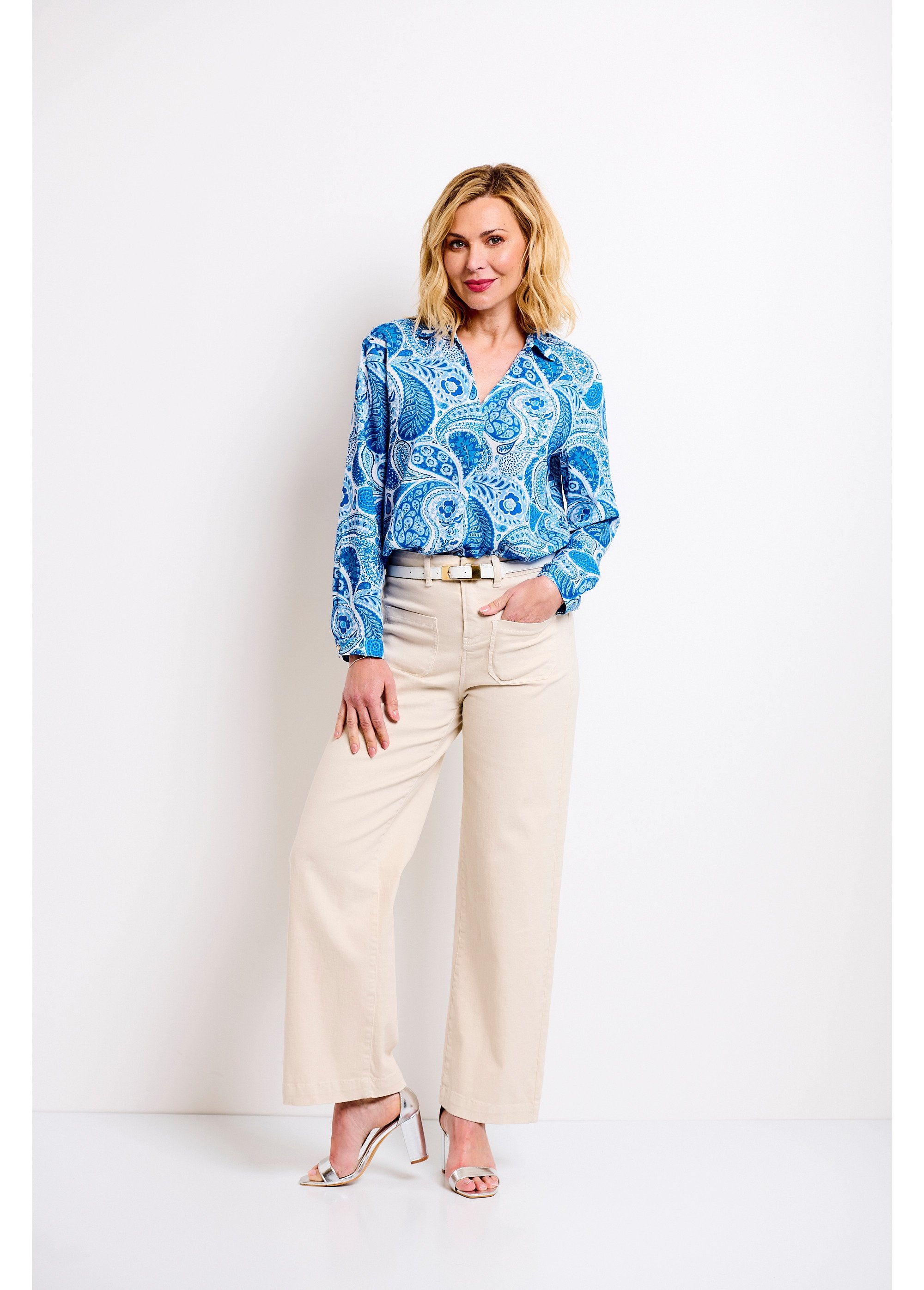 Lange_losvallende_tuniek_met_kasjmierprint_Bleu_et_blanc_SF1_slim