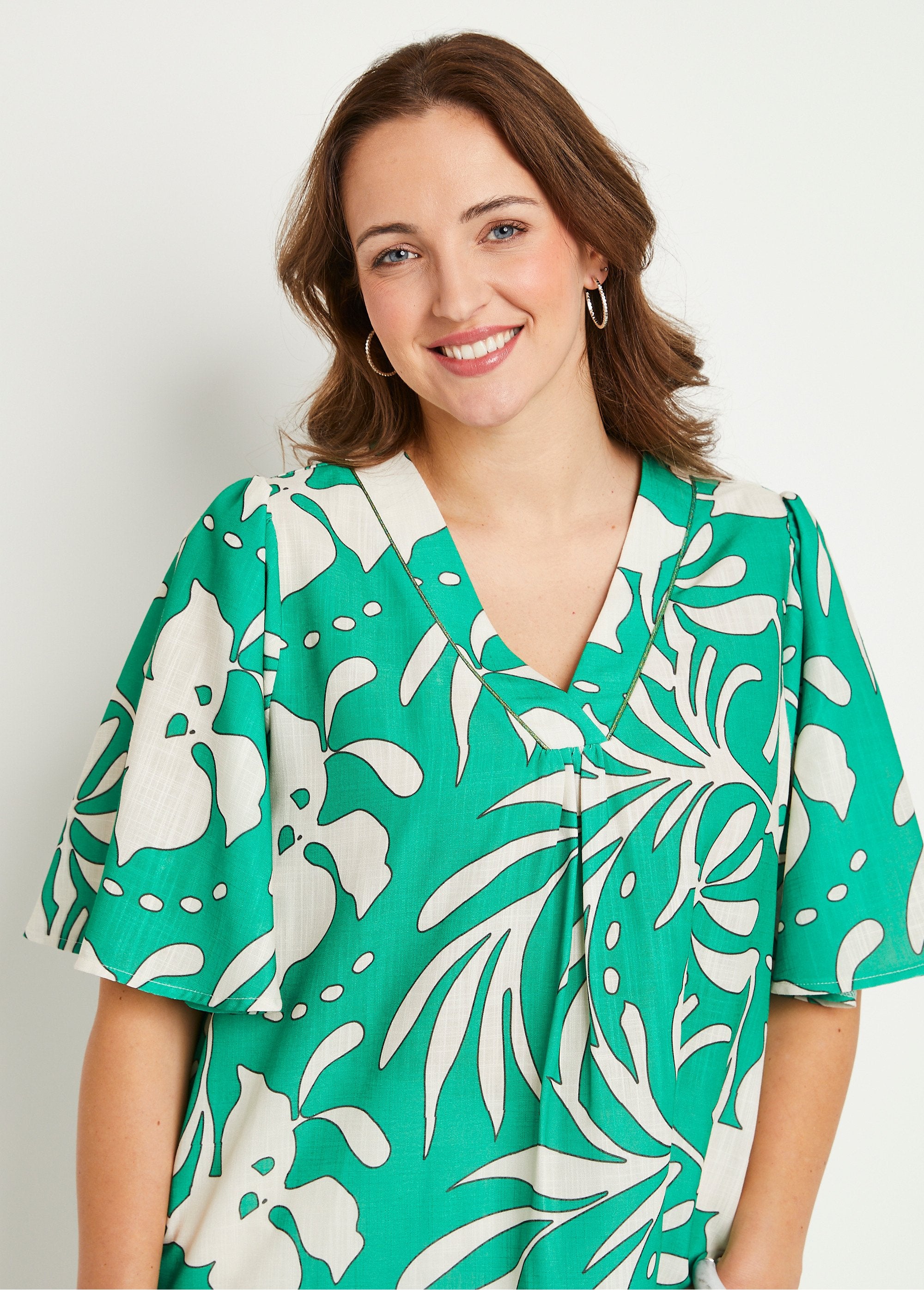 Lange_losse_linnen_tuniek_Groen_en_ecru_DE1_curvy